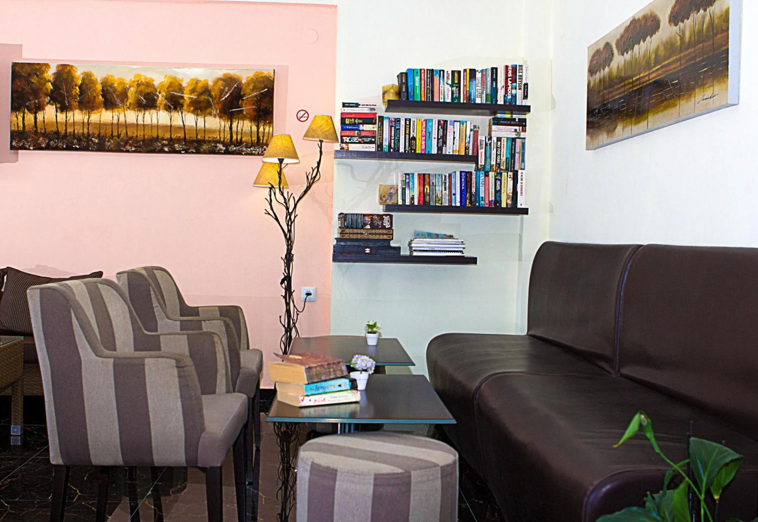 Communal lounge/ TV room in Anthena Studios