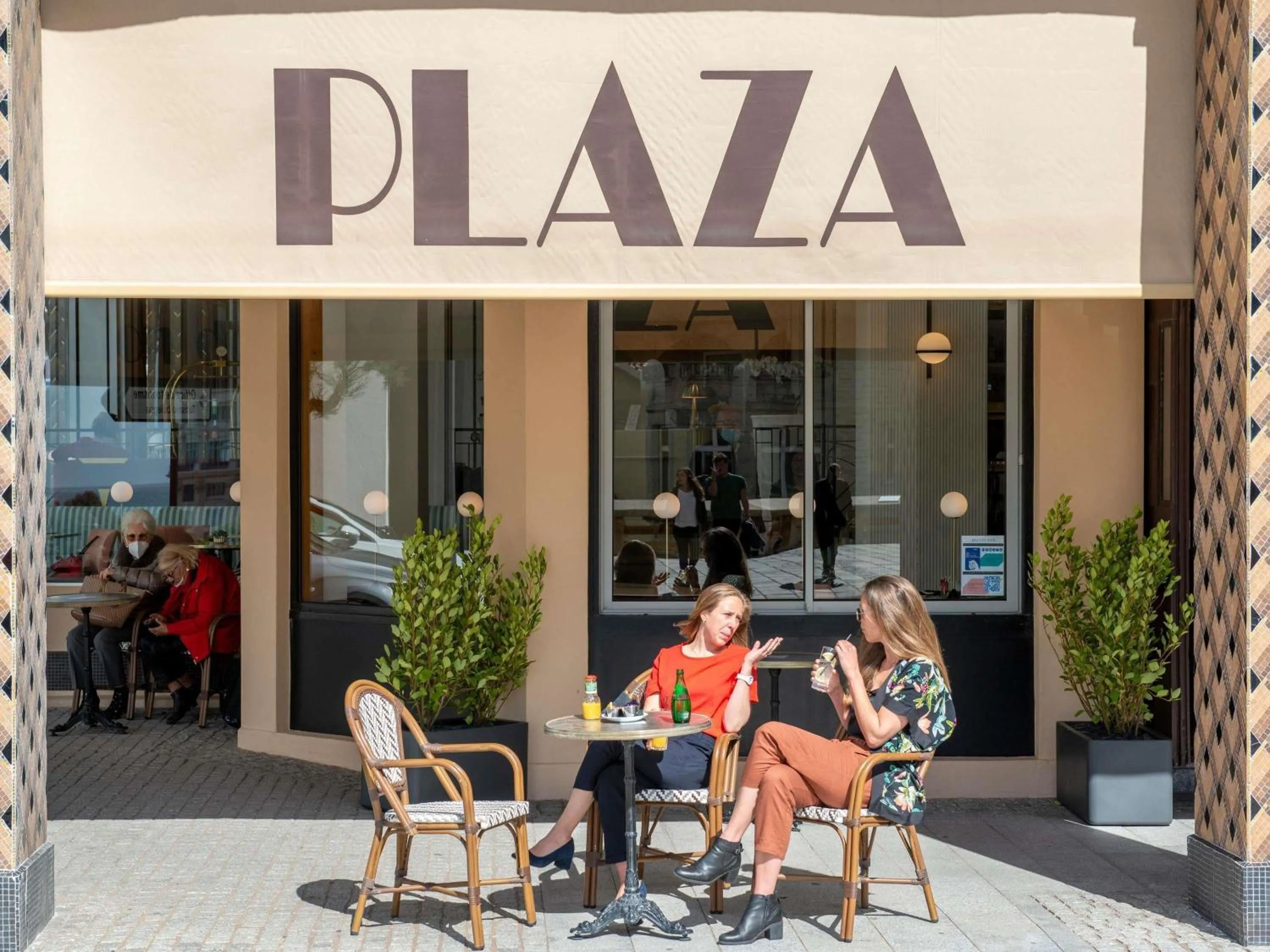 Lounge or bar in Hotel Plaza Biarritz Plage - Handwritten Collection