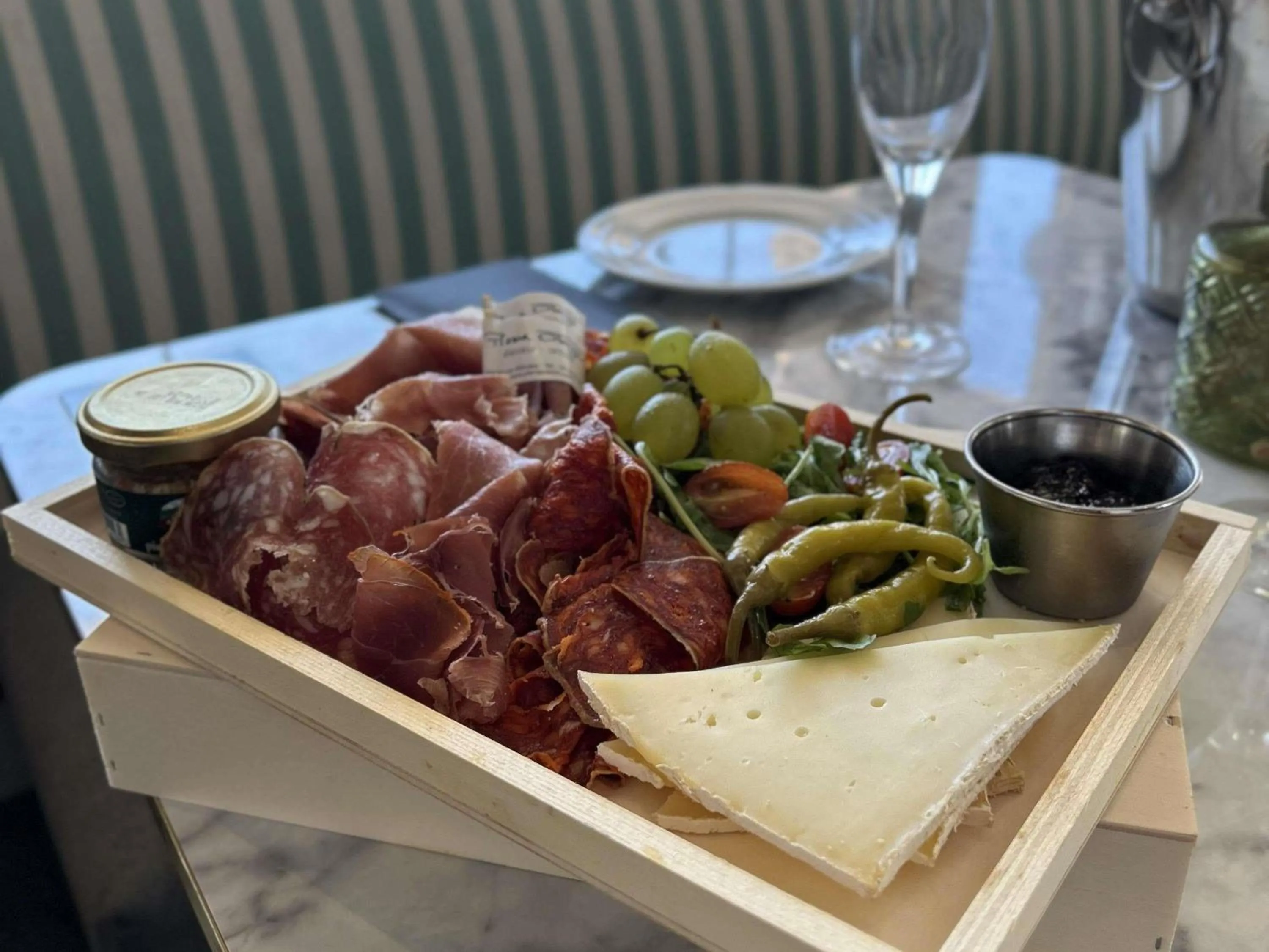 Lounge or bar in Hotel Plaza Biarritz Plage - Handwritten Collection