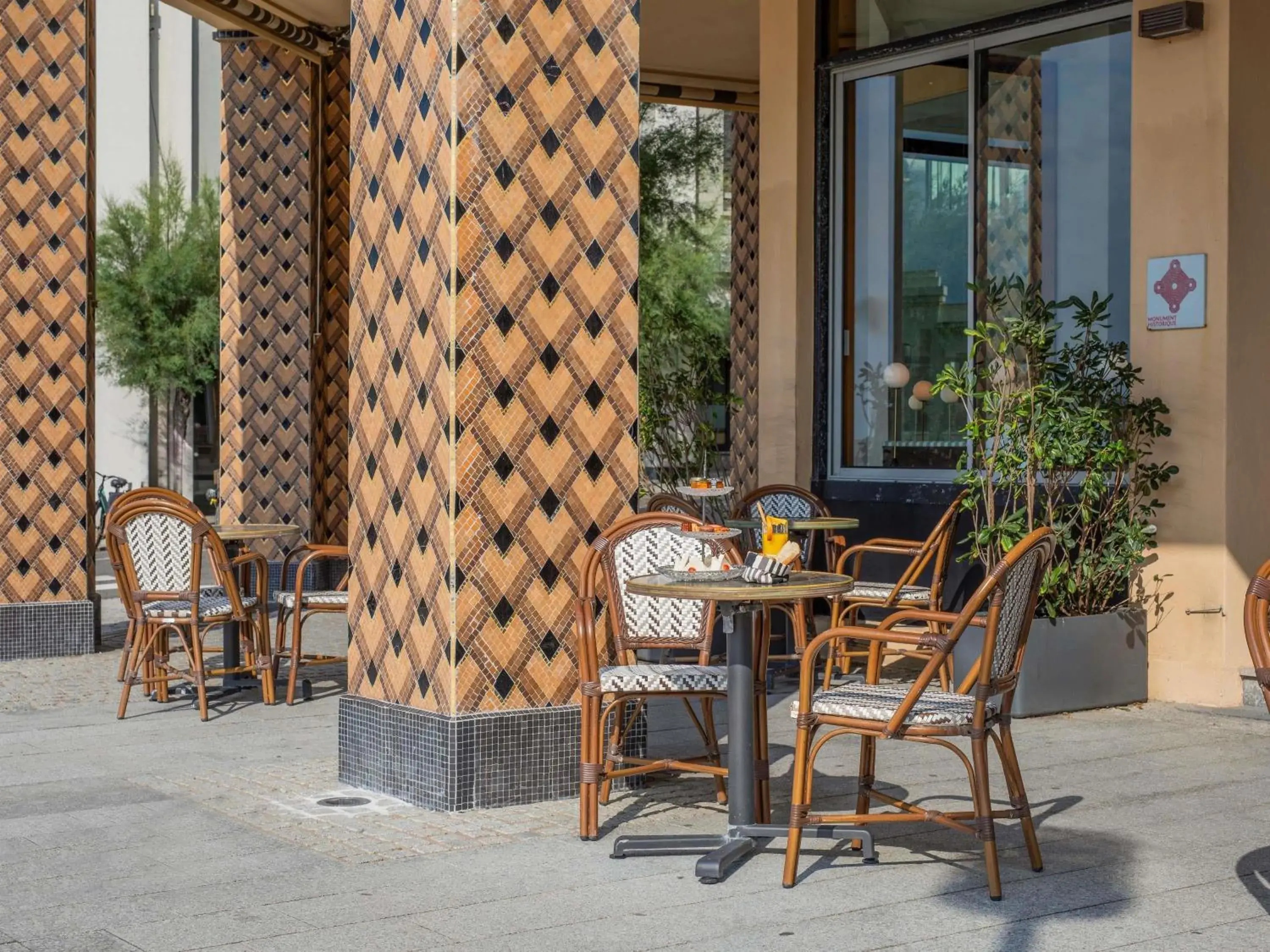 Lounge or bar in Hotel Plaza Biarritz Plage - Handwritten Collection Lounge or bar in Hotel Plaza Biarritz Plage - Handwritten Collection