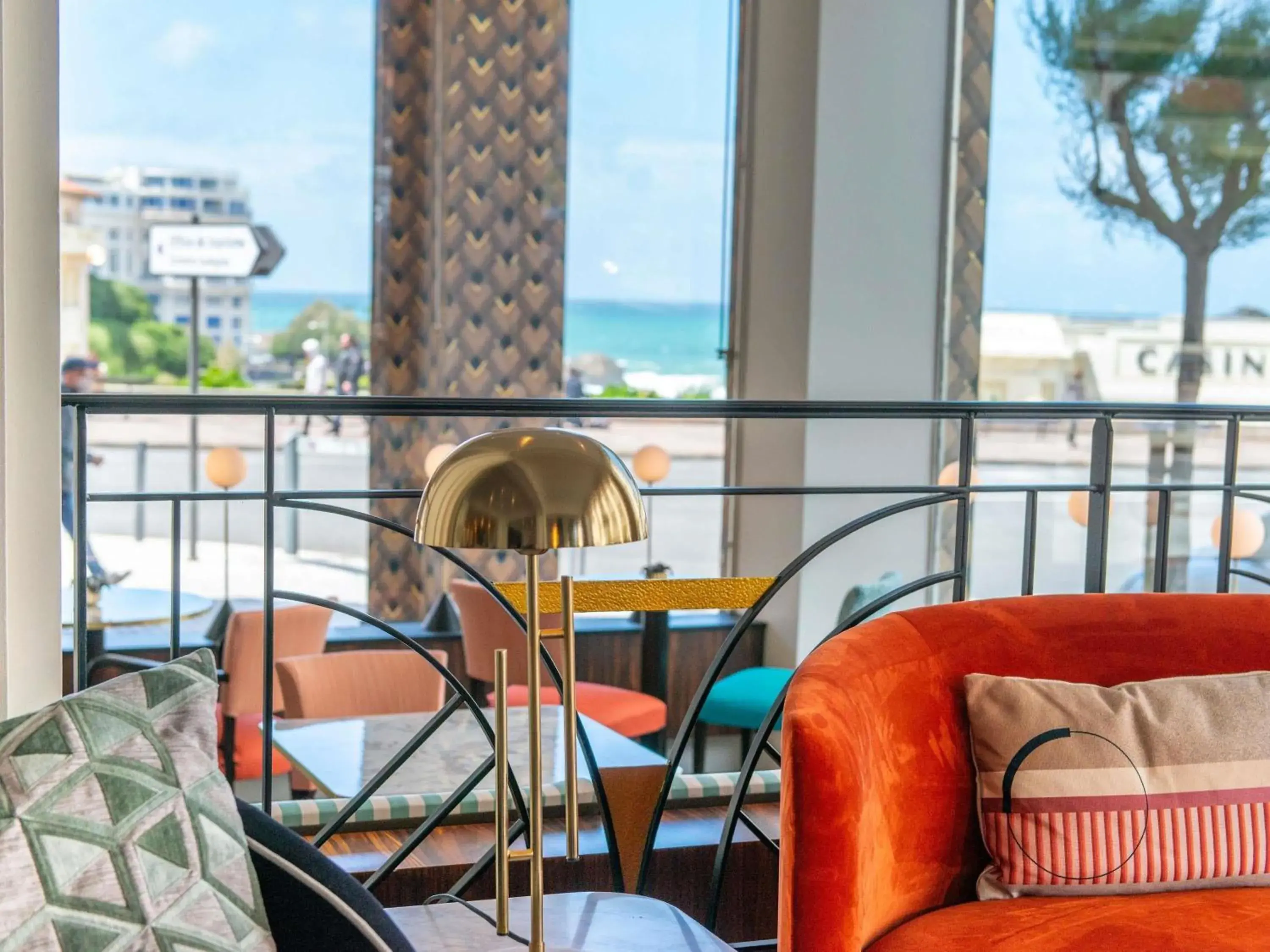 Lounge or bar in Hotel Plaza Biarritz Plage - Handwritten Collection Lounge or bar in Hotel Plaza Biarritz Plage - Handwritten Collection