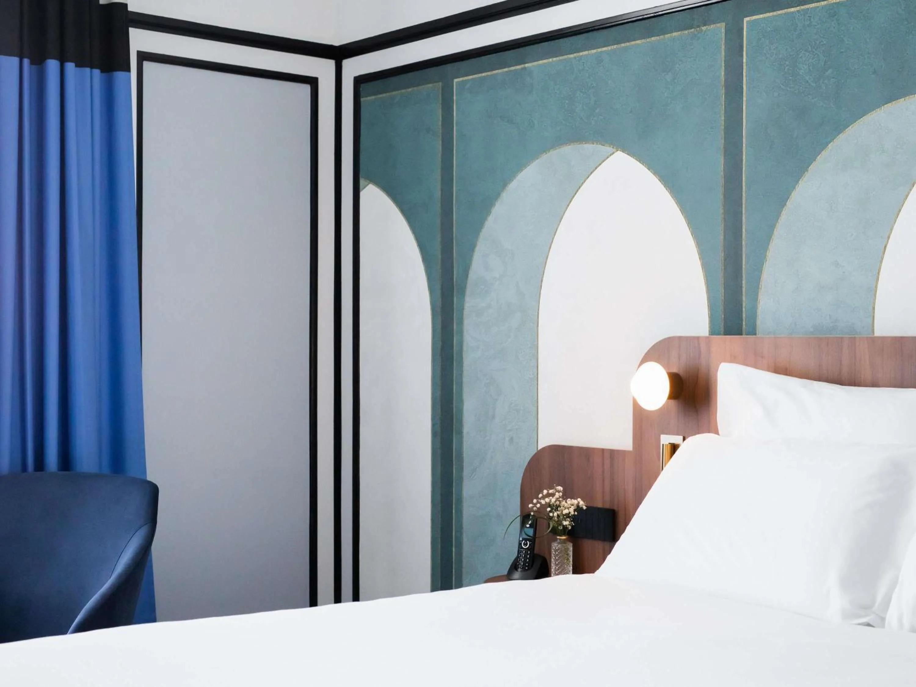 Bedroom, Bed in Hotel Plaza Biarritz Plage - Handwritten Collection