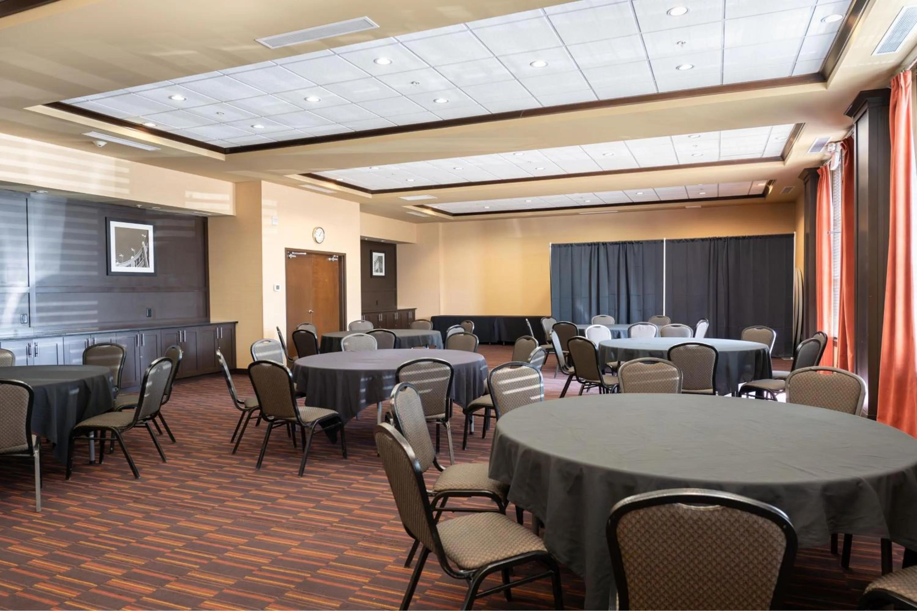 Meeting/conference room in Four Points by Sheraton Edmonton International Airport