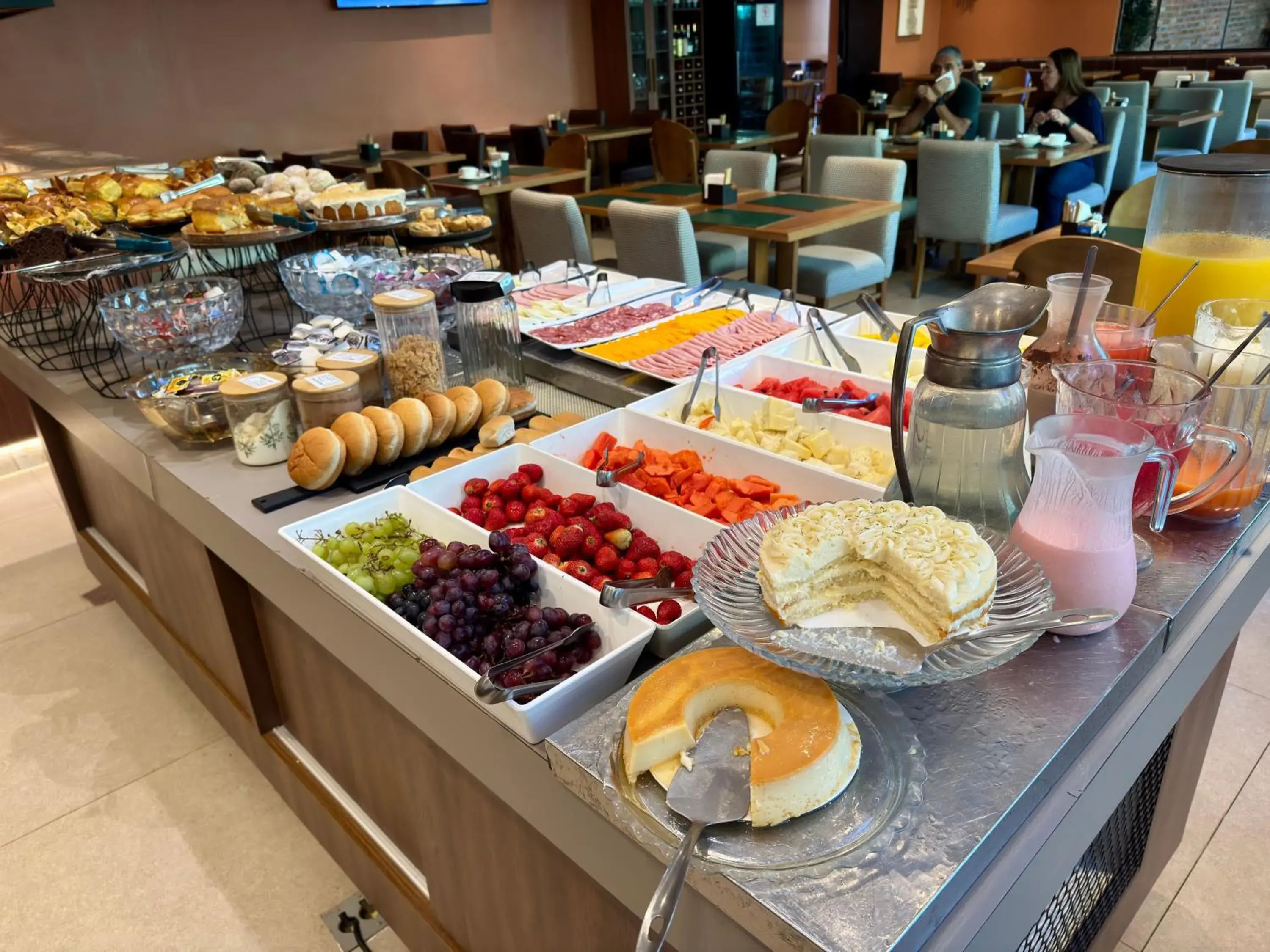 Food and drinks in Graal Inn Mairiporã Food and drinks in Graal Inn Mairiporã