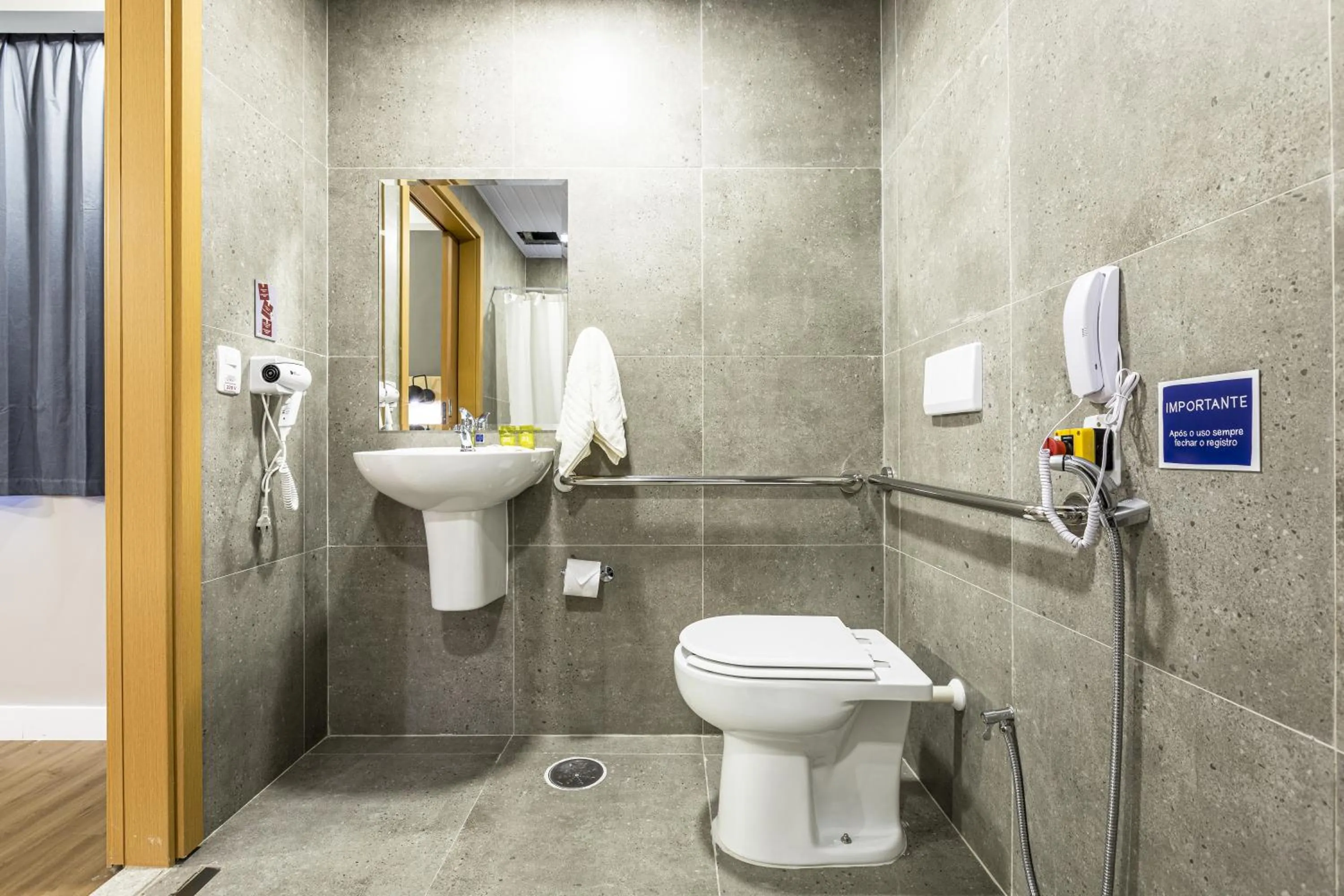 Toilet in Graal Inn Mairiporã