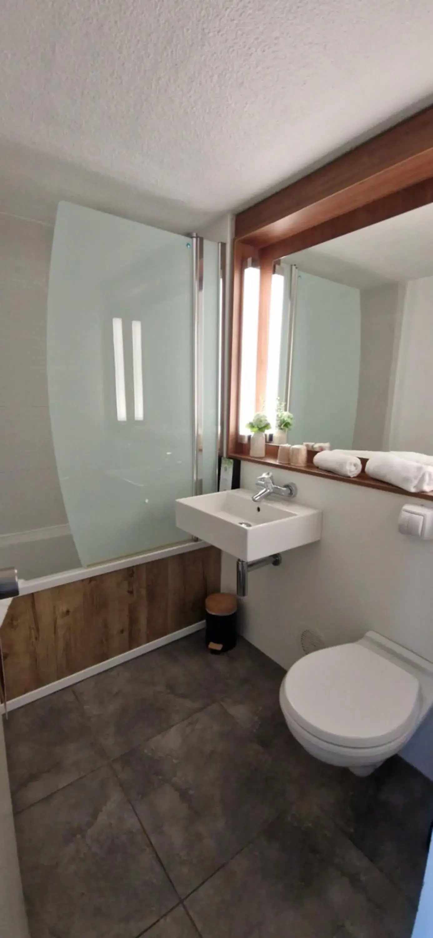 Standard Double Room in Campanile Saint Quentin Standard Double Room in Campanile Saint Quentin