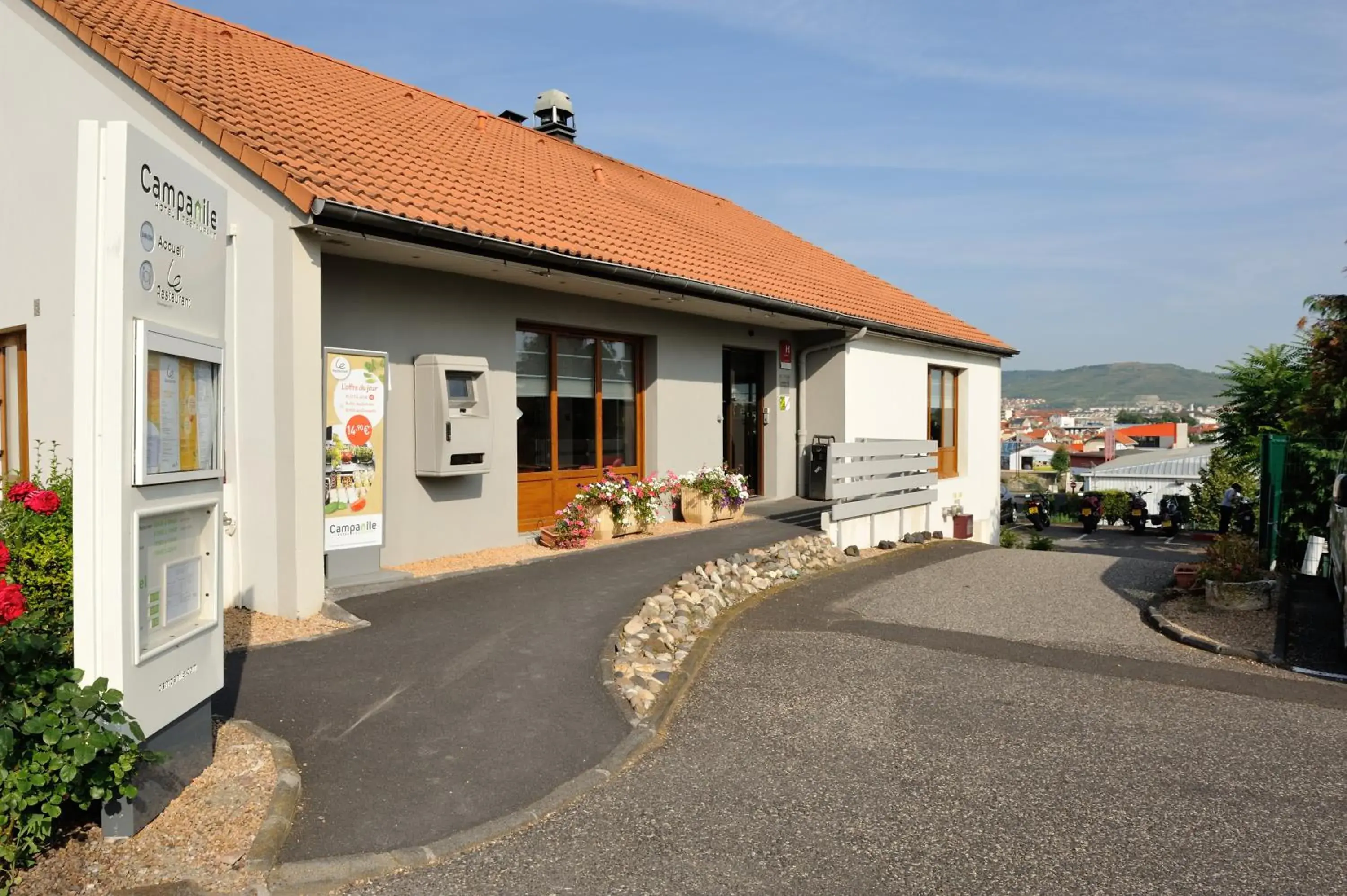 Property building in Campanile Clermont Ferrand - Le Brezet Property building in Campanile Clermont Ferrand - Le Brezet