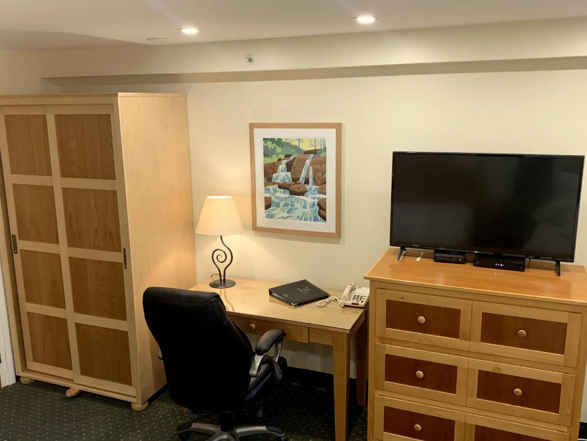 Deluxe Room with Two Queen Beds Pet Friendly in Park Place Lodge Deluxe Room with Two Queen Beds Pet Friendly in Park Place Lodge