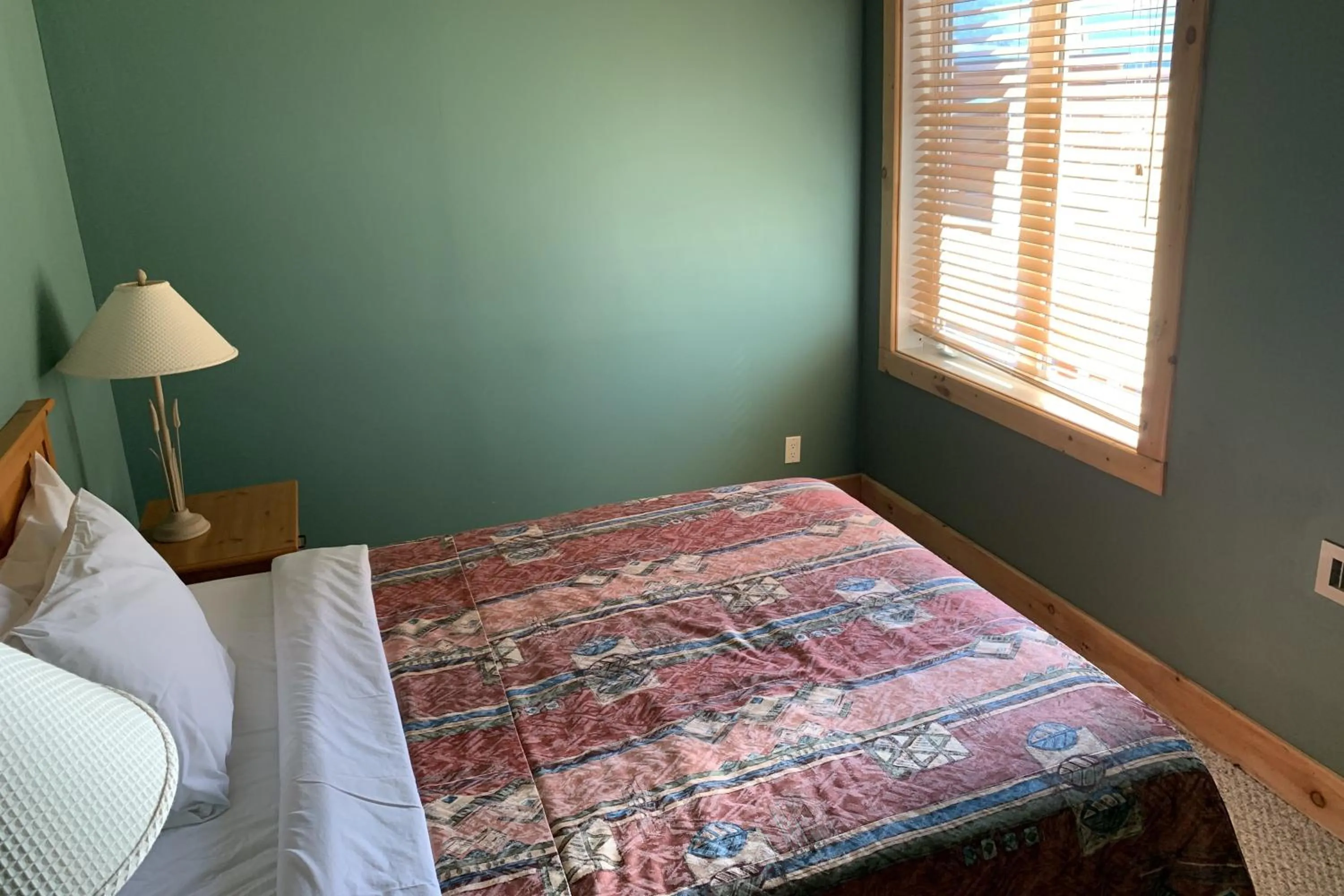 Bedroom, Bed in Cornerstone Lodge by Park Vacation Management