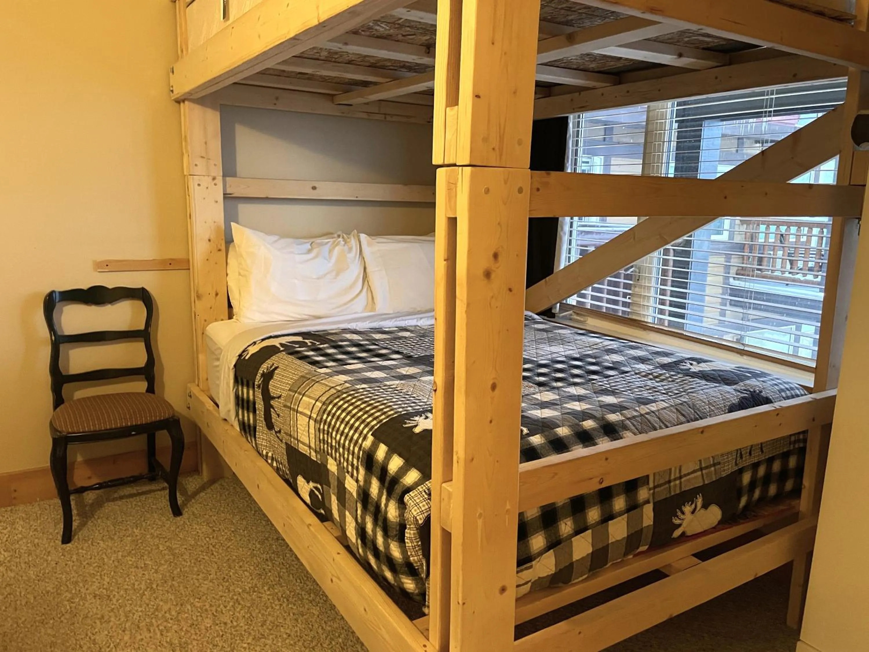 Bedroom, Bed in Cornerstone Lodge by Park Vacation Management