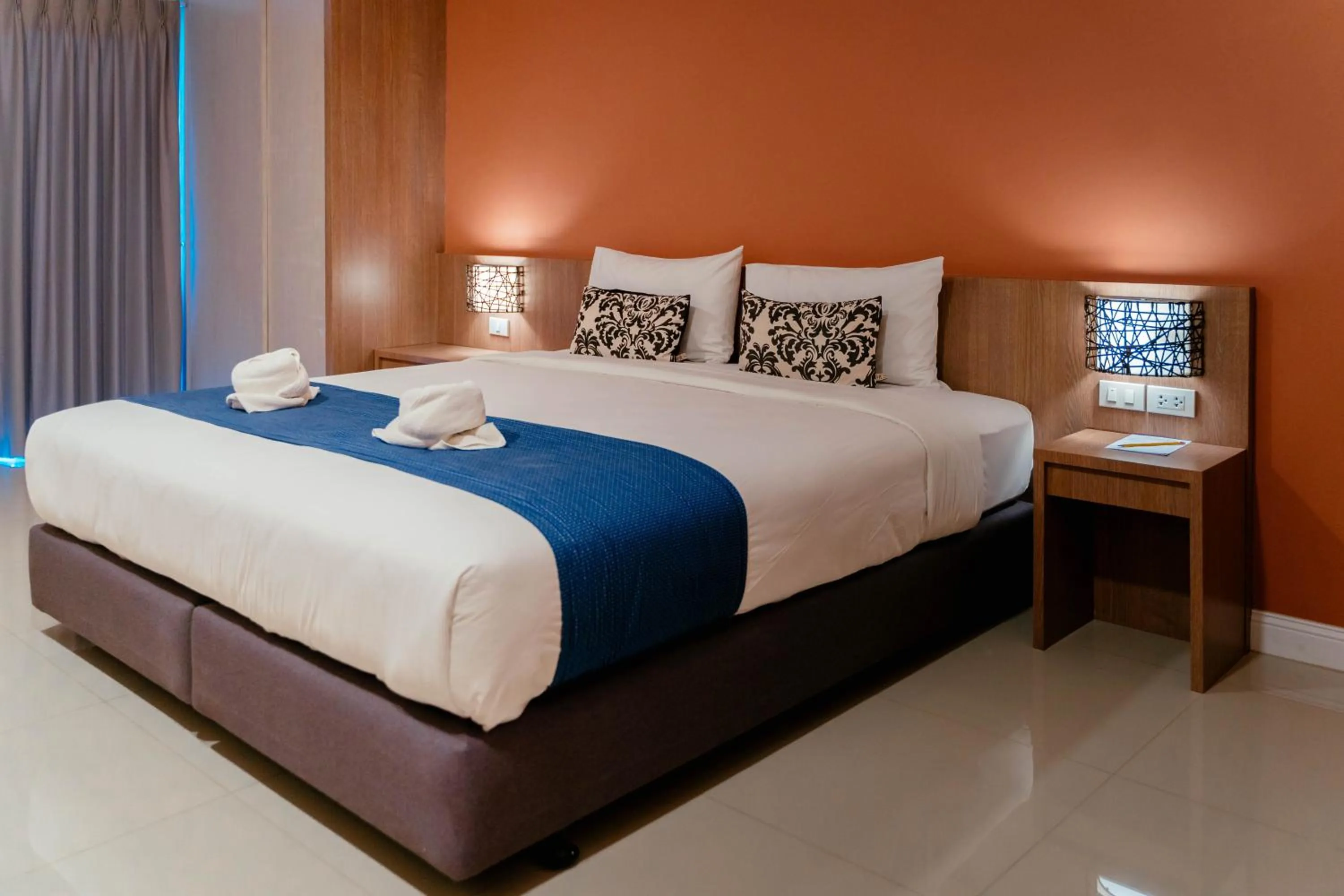 Photo of the whole room, Bed in It's me Keawanong Hotel