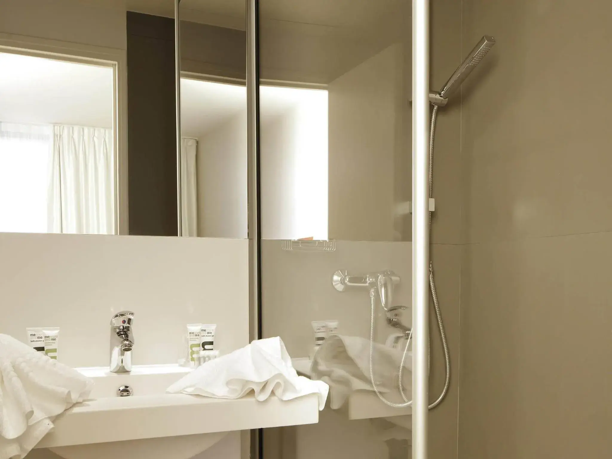 Bedroom in Mercure Paris Opéra Faubourg Montmartre Bedroom in Mercure Paris Opéra Faubourg Montmartre