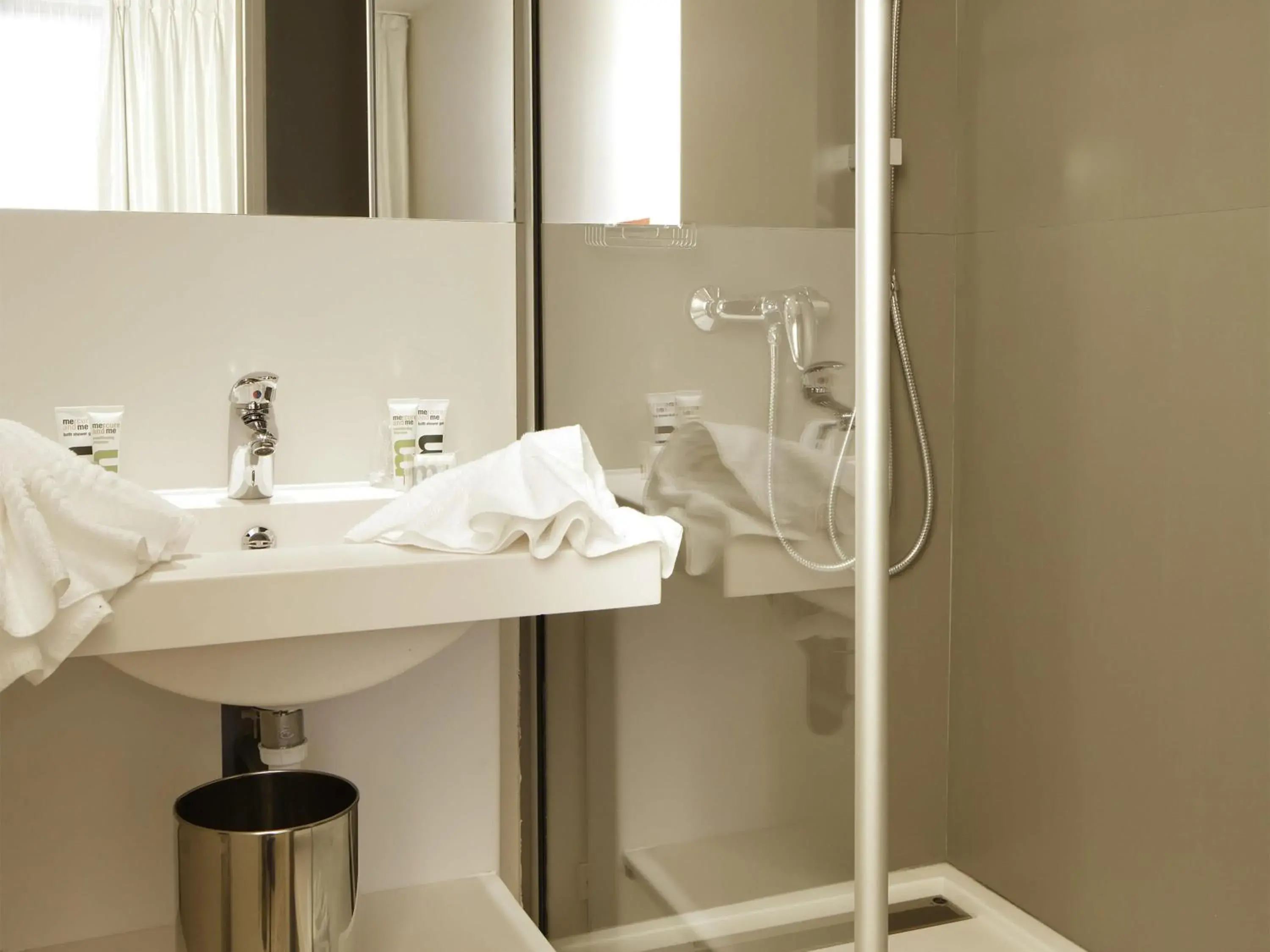 Bedroom in Mercure Paris Opéra Faubourg Montmartre Bedroom in Mercure Paris Opéra Faubourg Montmartre