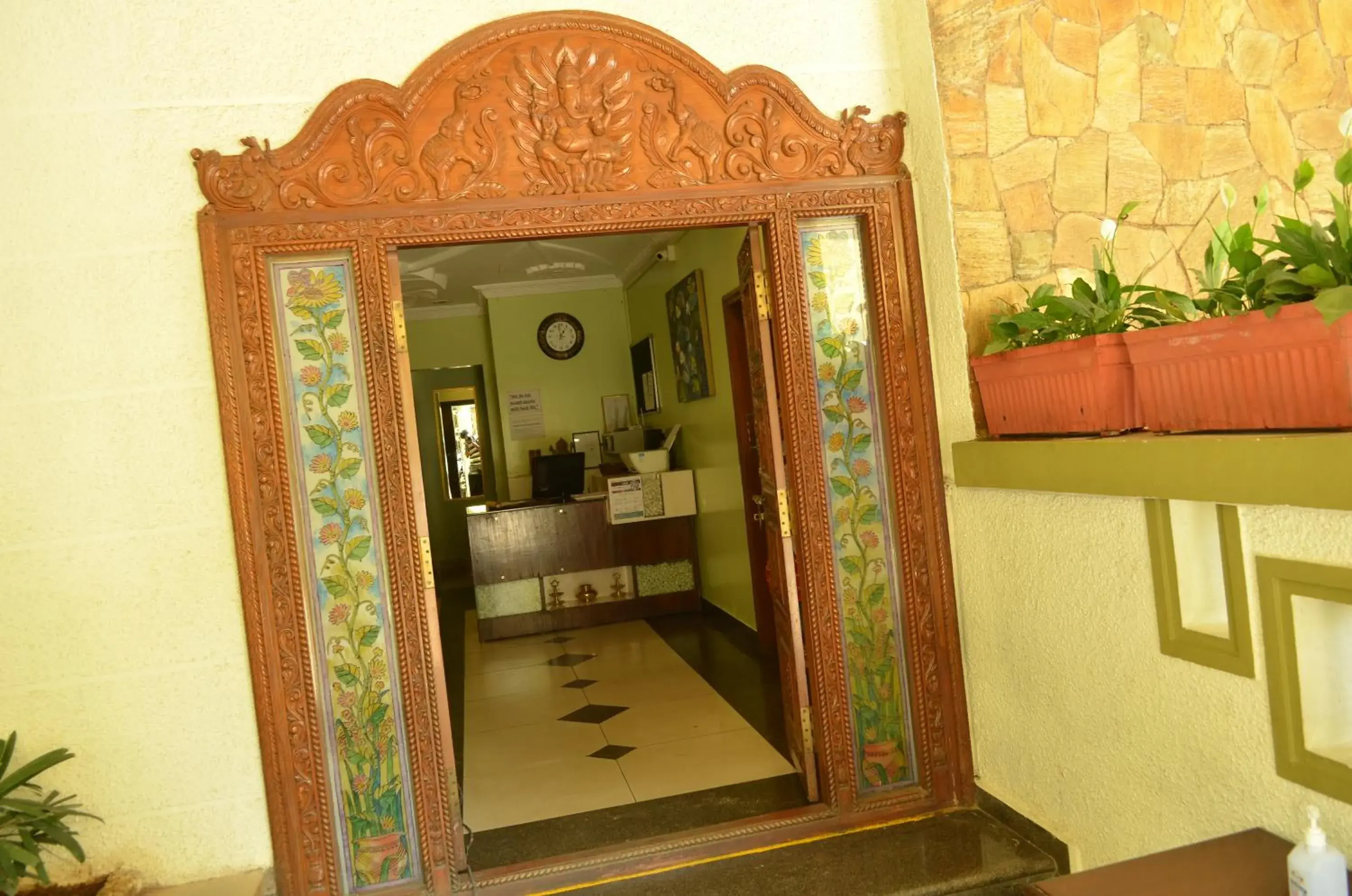 Facade/entrance in Cubbon Suites Facade/entrance in Cubbon Suites