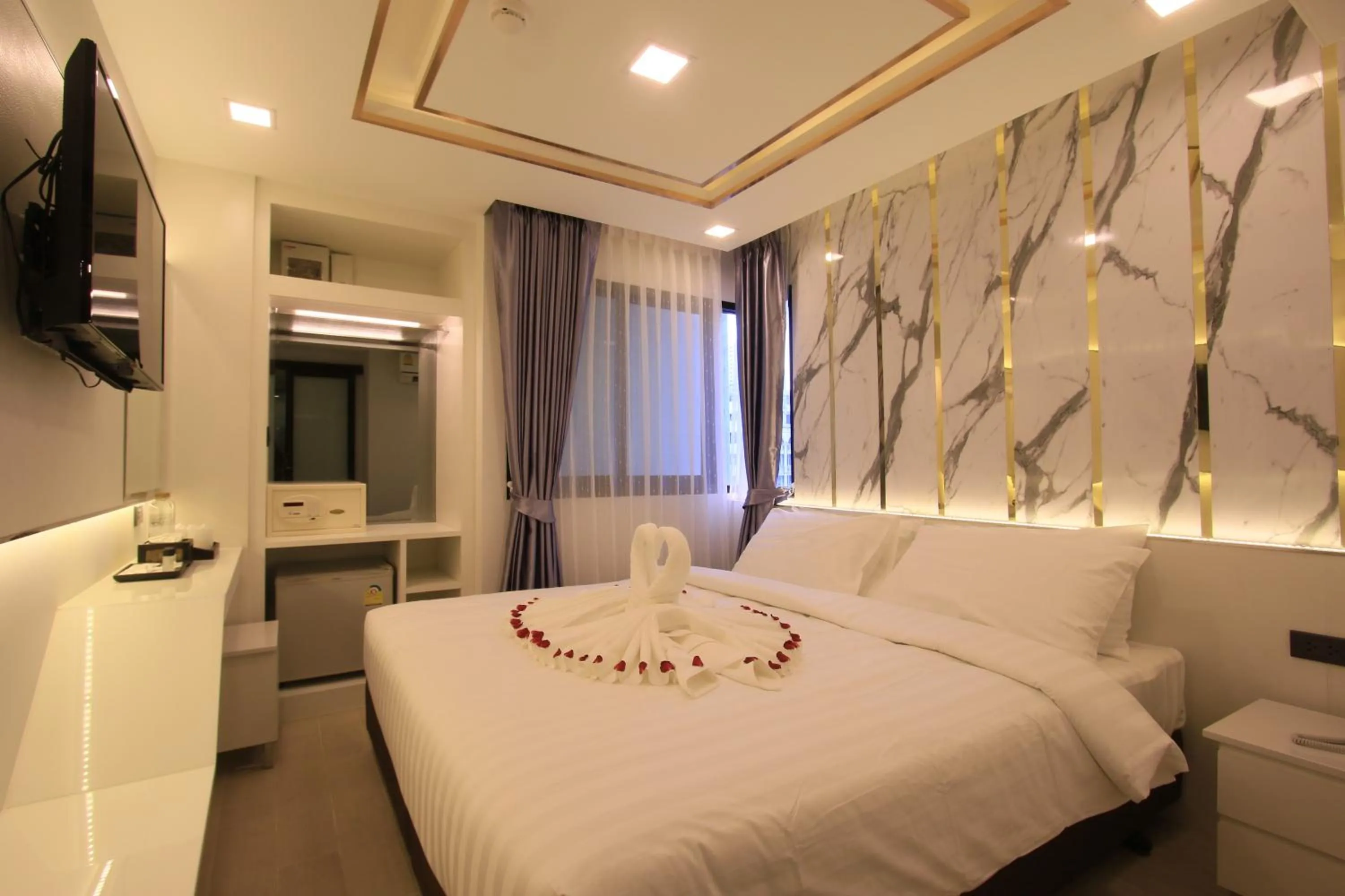 Bed in Pratunam Atrium Hotel