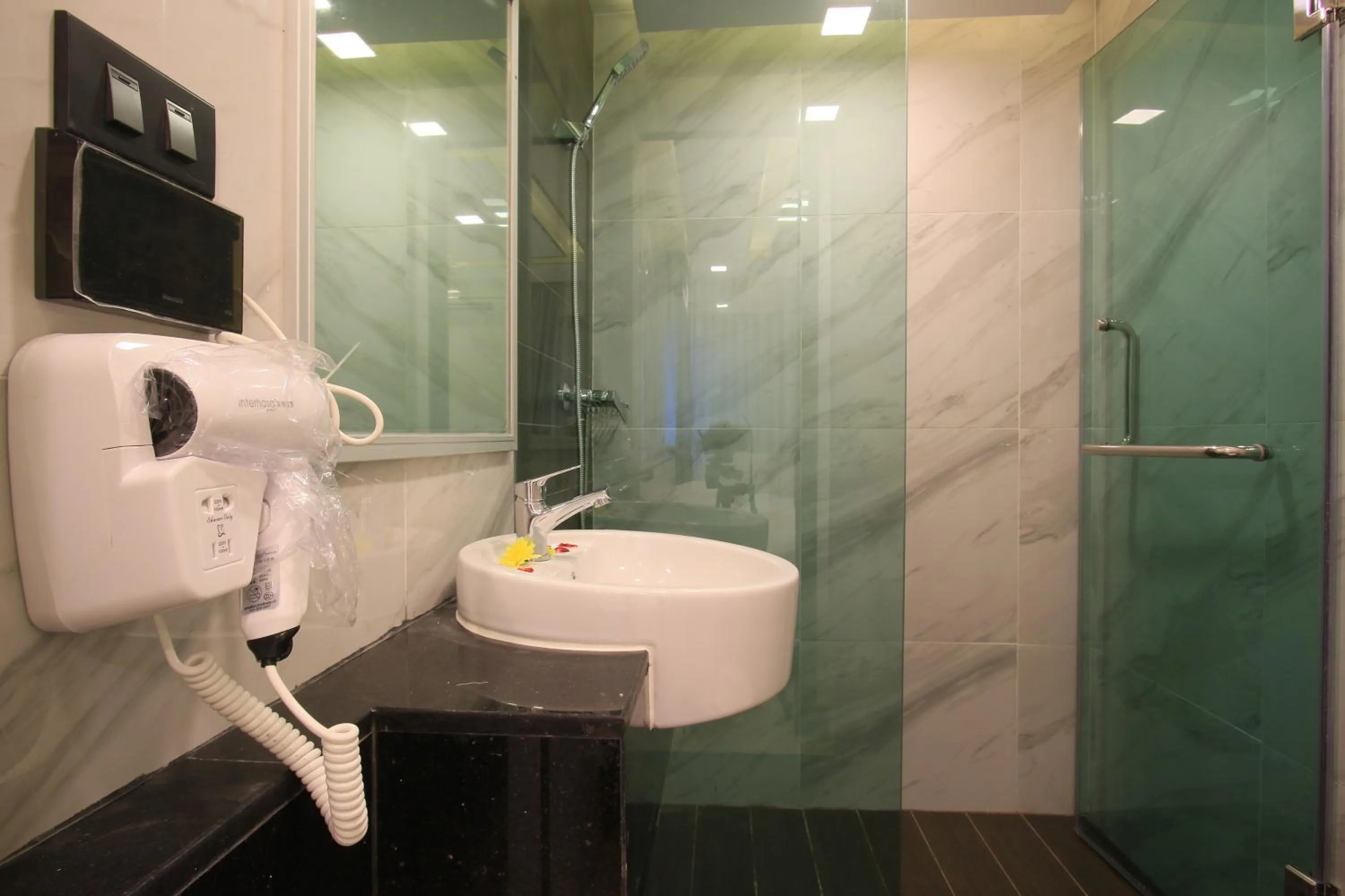 Pratunam Atrium Hotel