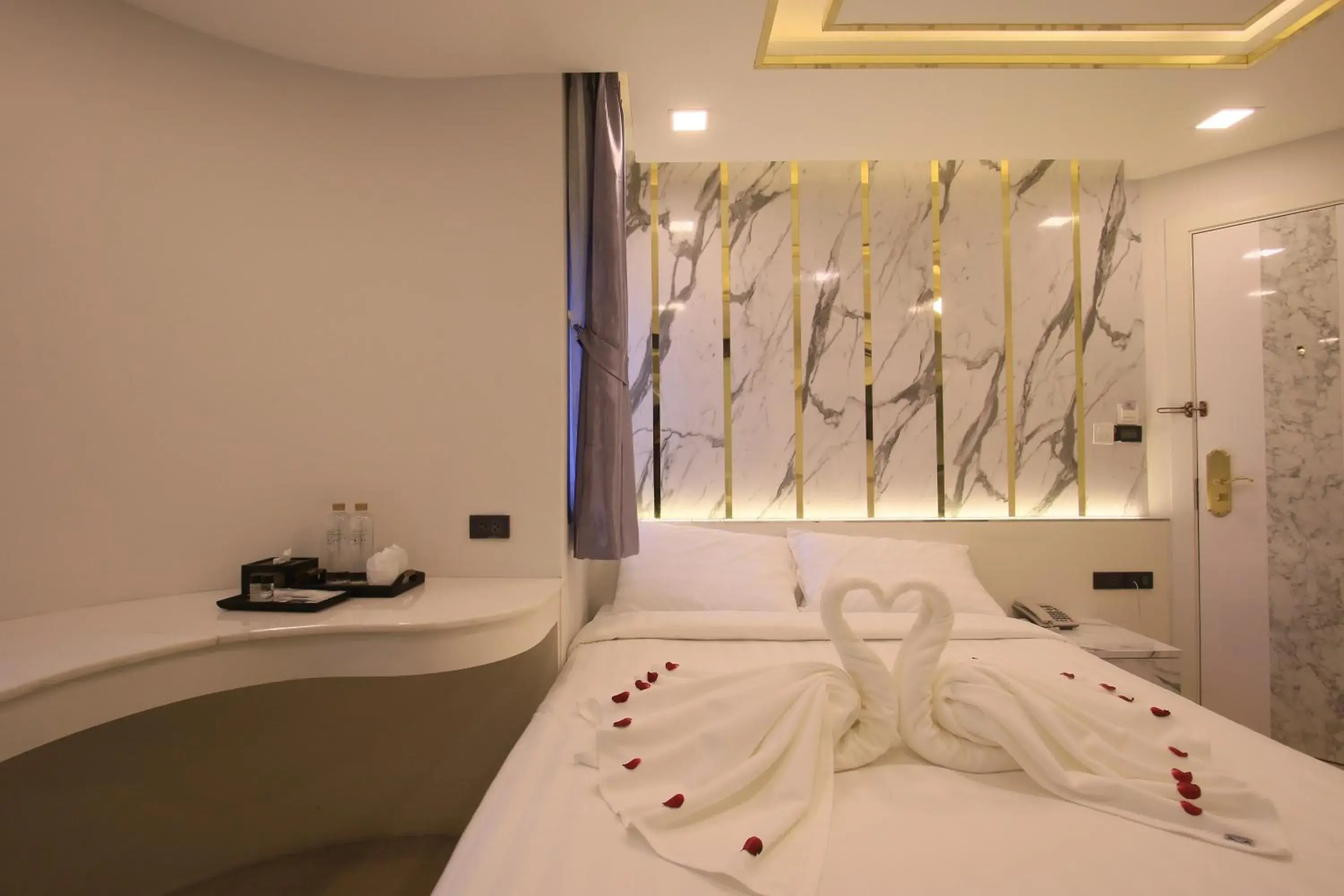 Bed in Pratunam Atrium Hotel Bed in Pratunam Atrium Hotel