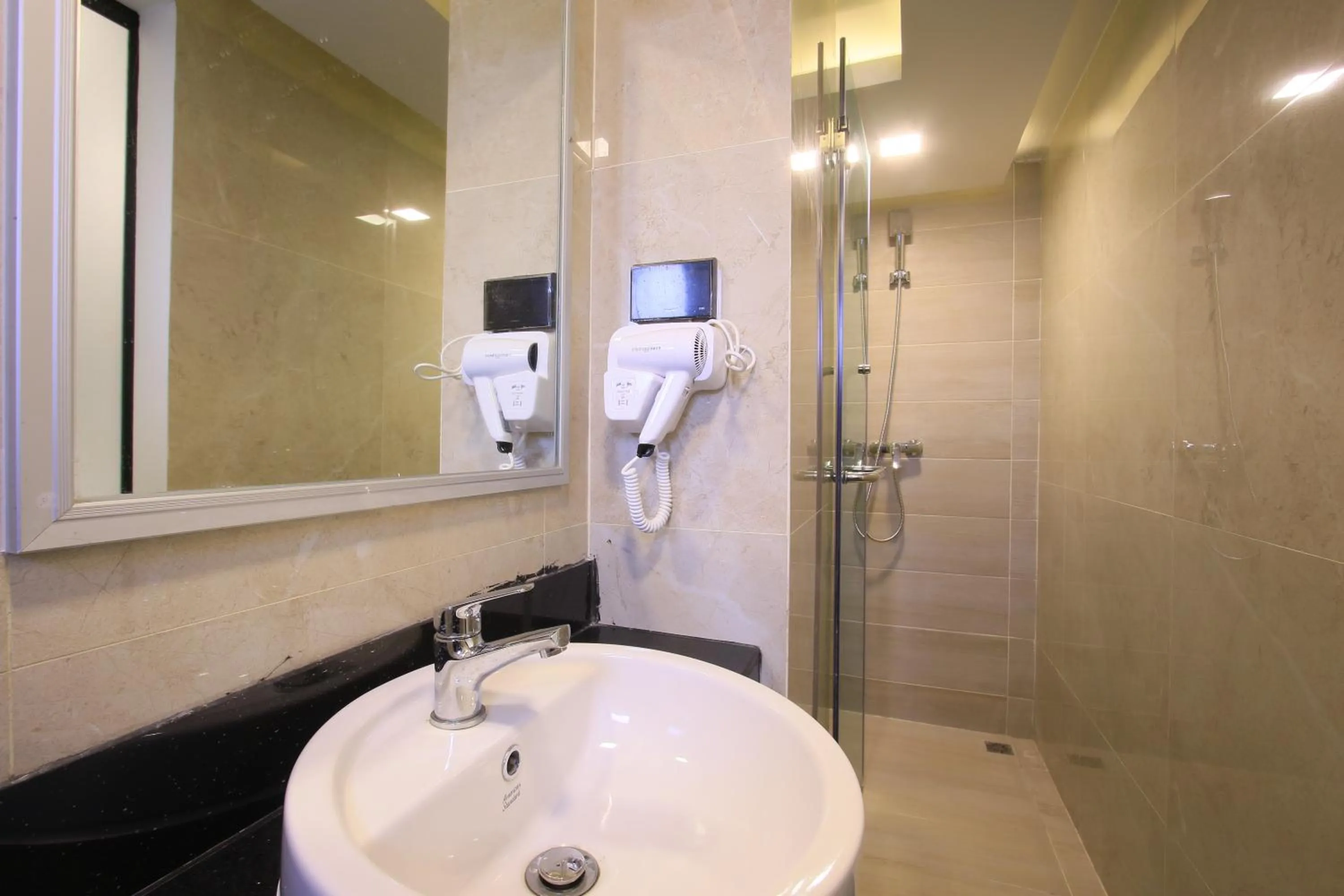 Shower in Pratunam Atrium Hotel