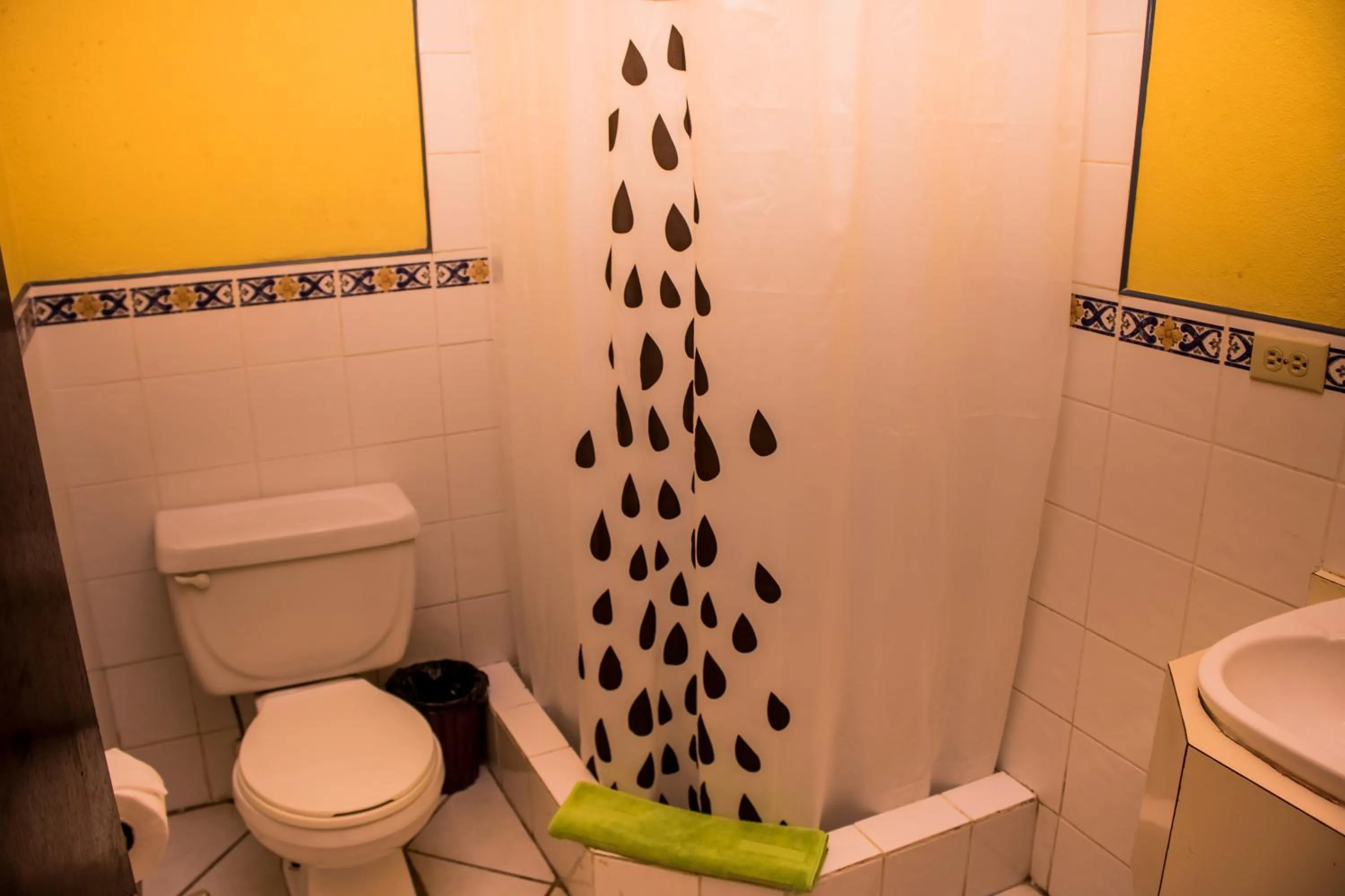 Bathroom in Serenade Hotel