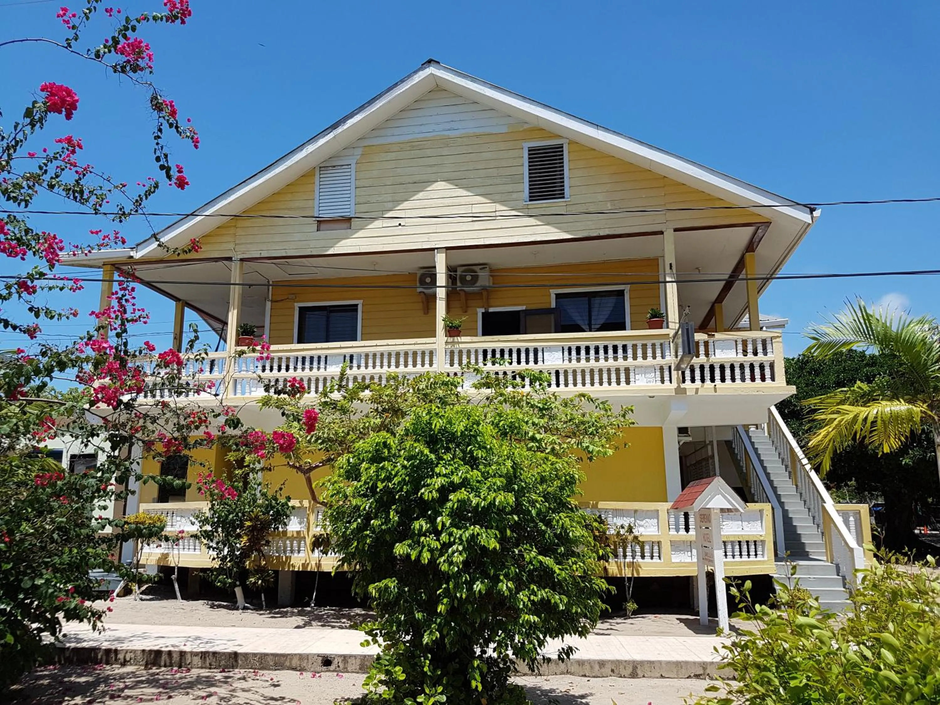 Facade/entrance in Serenade Hotel