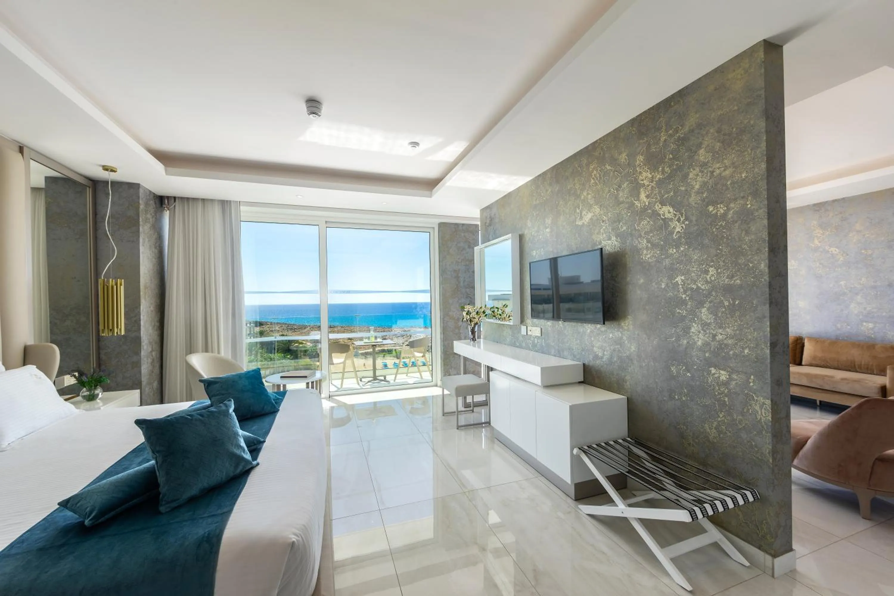 TV and multimedia, Bed in Chrysomare Beach Hotel & Resort