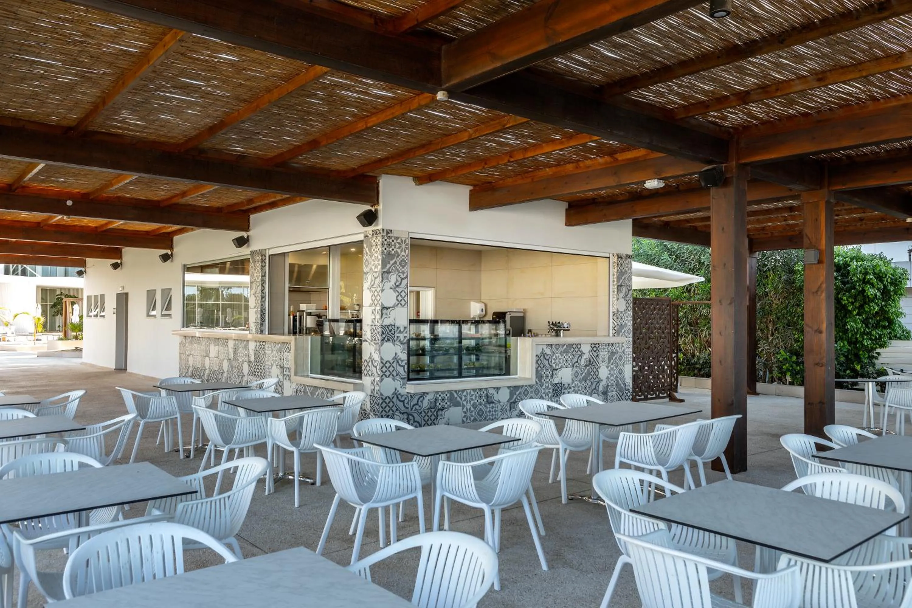Restaurant/places to eat in Chrysomare Beach Hotel & Resort