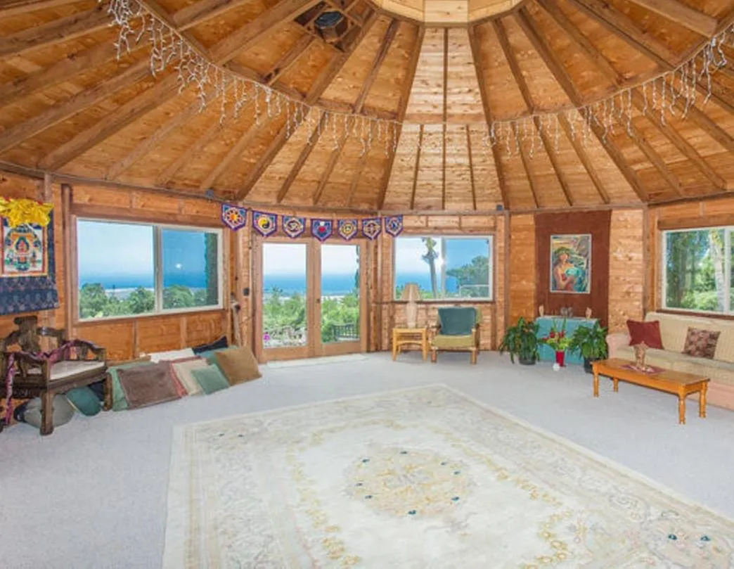 Communal lounge/ TV room in Banyan Tree Sanctuary Guest House