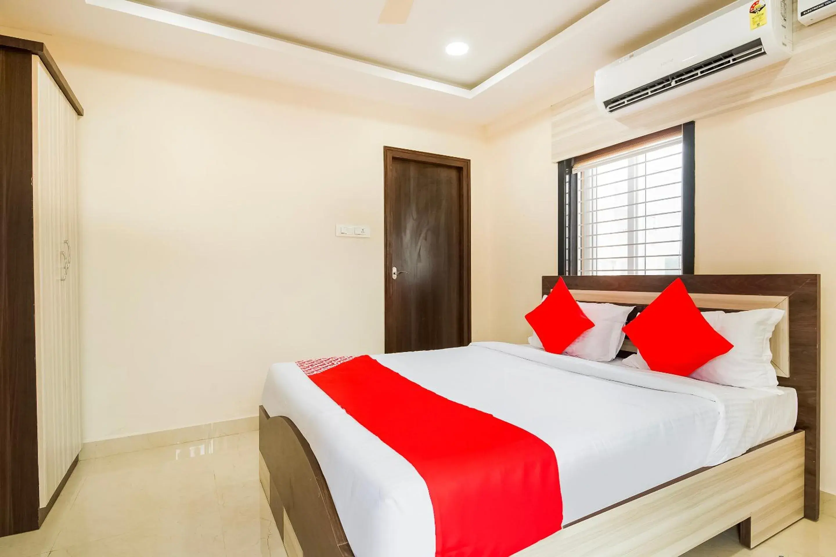 Bedroom, Bed in Super Capital O RR Towers by CJ Bedroom, Bed in Super Capital O RR Towers by CJ
