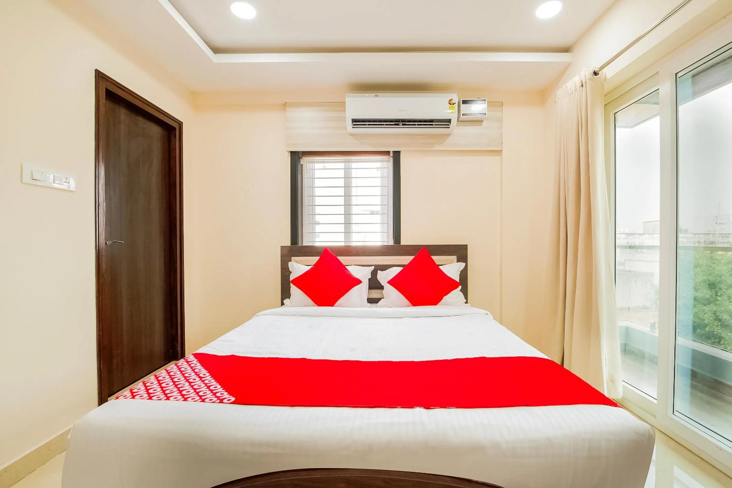 Bedroom, Bed in Super Capital O RR Towers by CJ