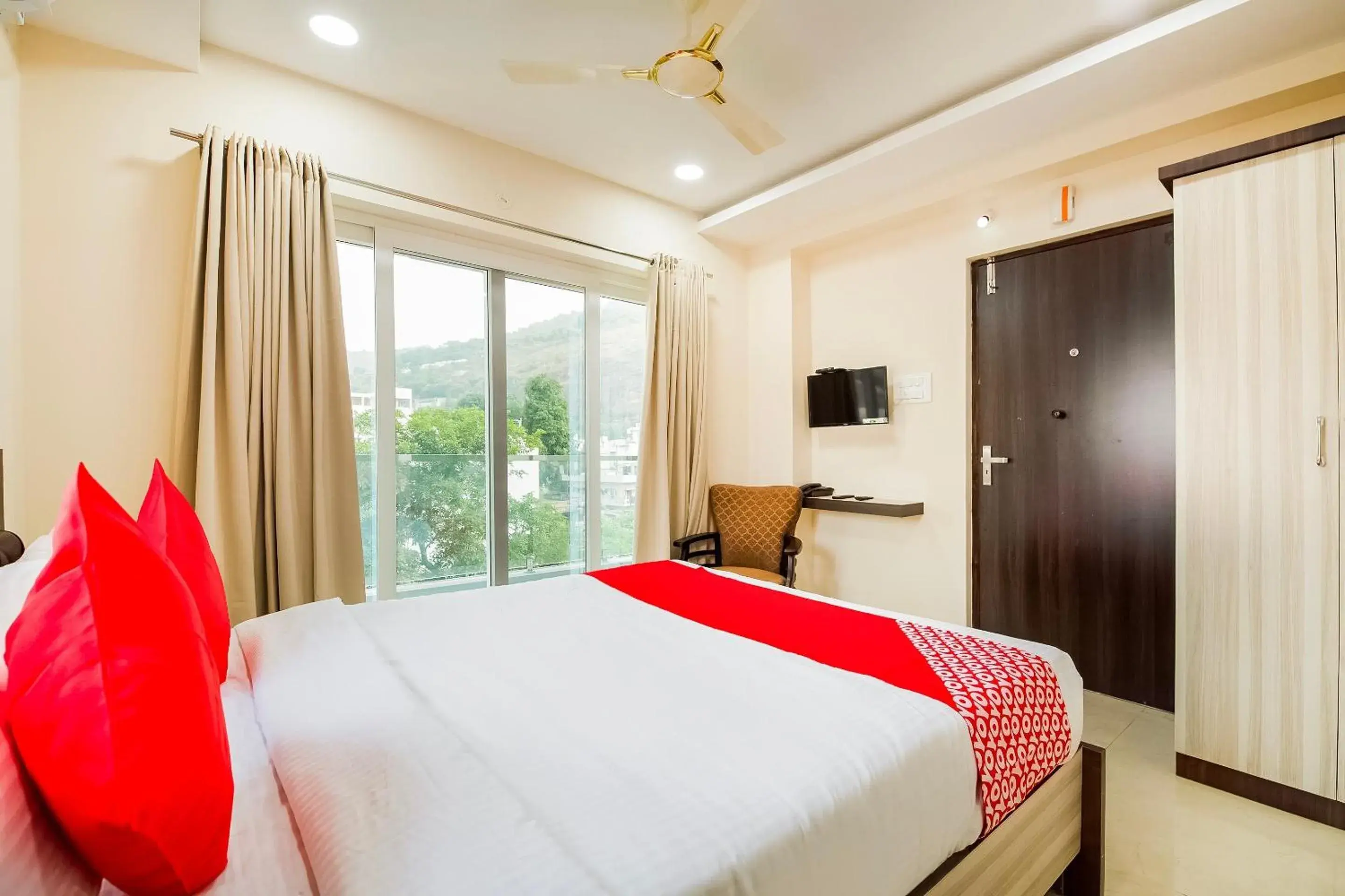Bedroom, Bed in Super Capital O RR Towers by CJ Bedroom, Bed in Super Capital O RR Towers by CJ