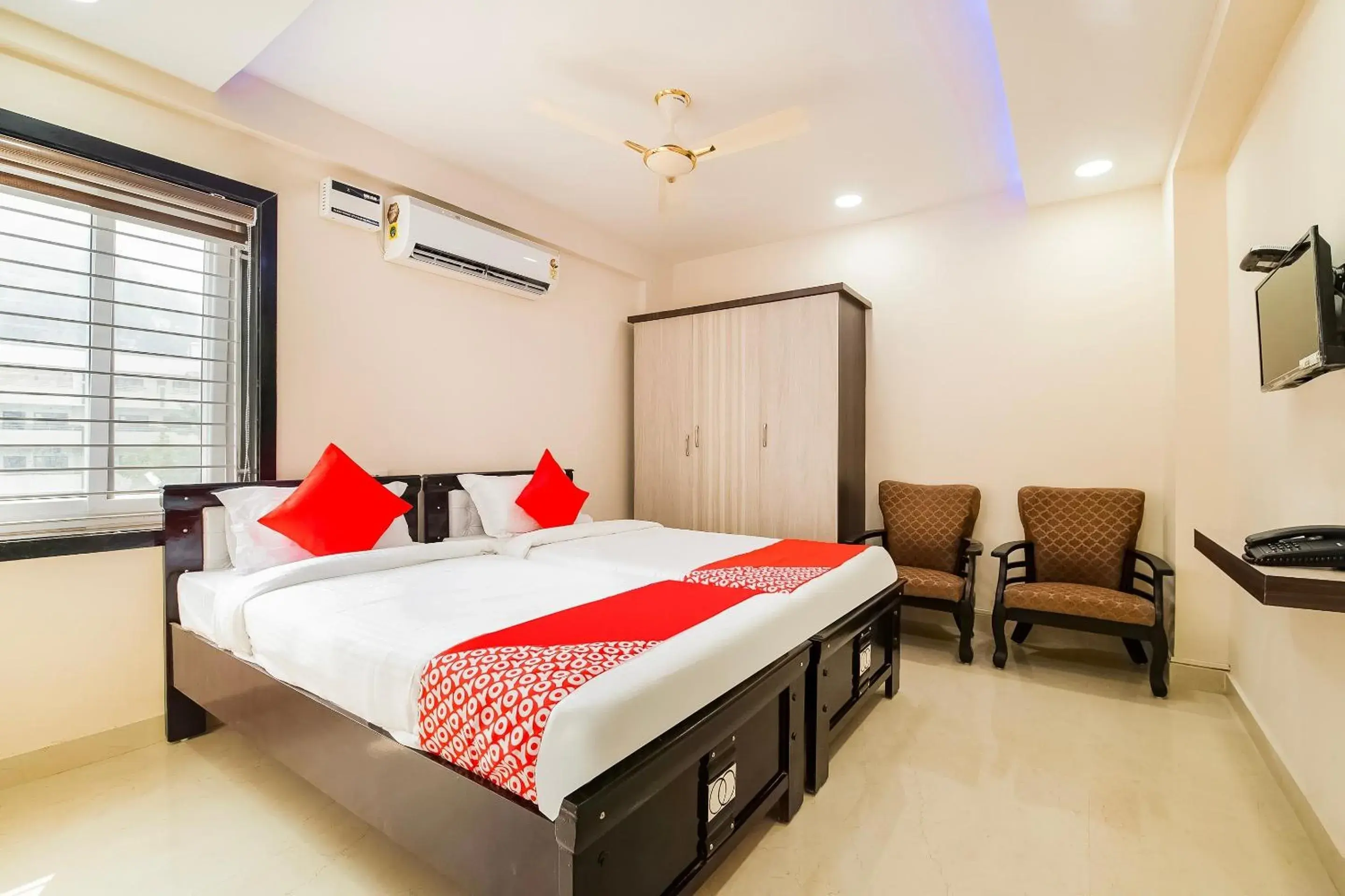 Bedroom, Bed in Super Capital O RR Towers by CJ Bedroom, Bed in Super Capital O RR Towers by CJ