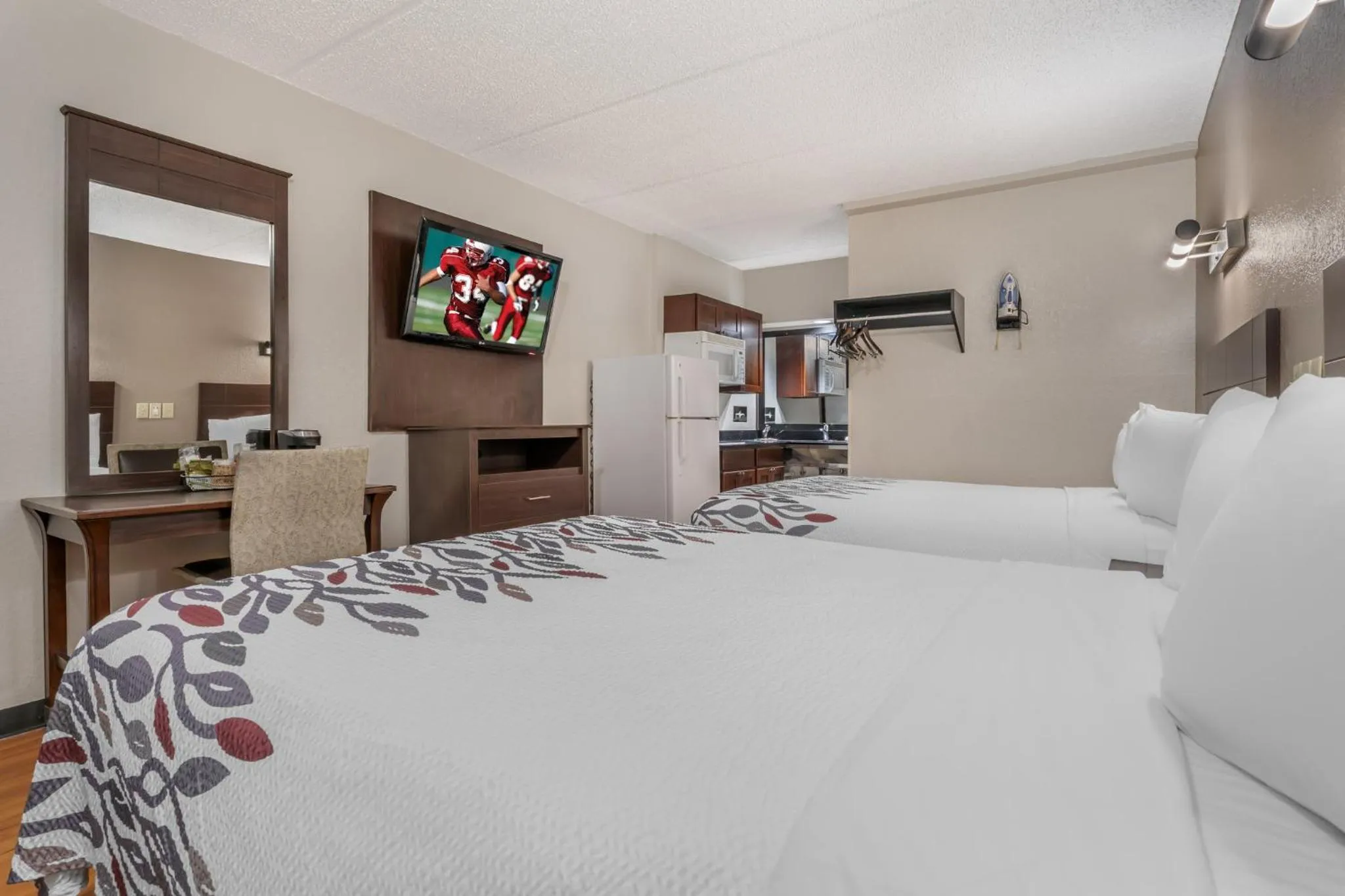 Photo of the whole room, Bed in Red Roof Inn Houston Brookhollow