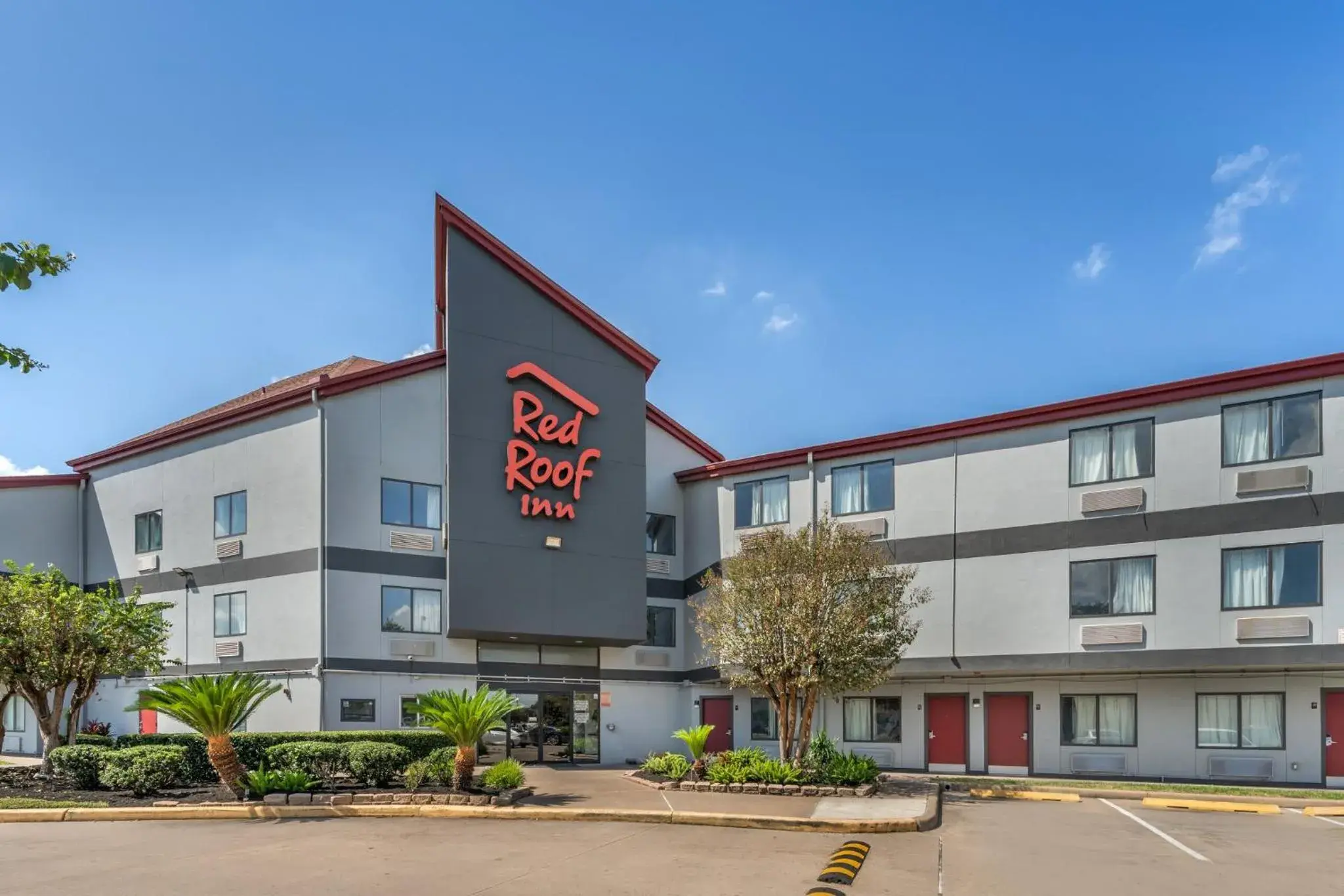 Property building in Red Roof Inn Houston Brookhollow Property building in Red Roof Inn Houston Brookhollow