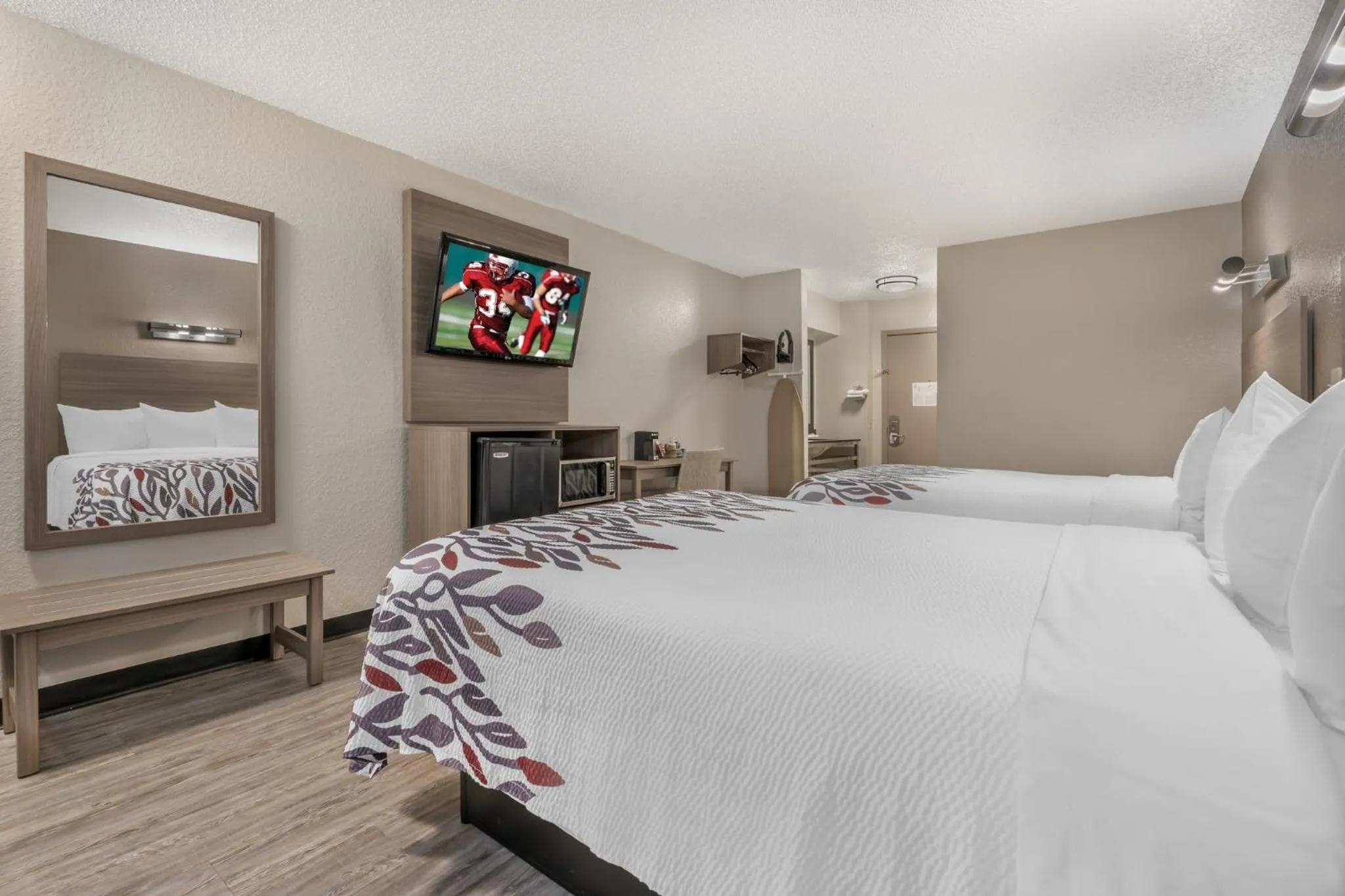 Photo of the whole room, Bed in Red Roof Inn Houston Brookhollow