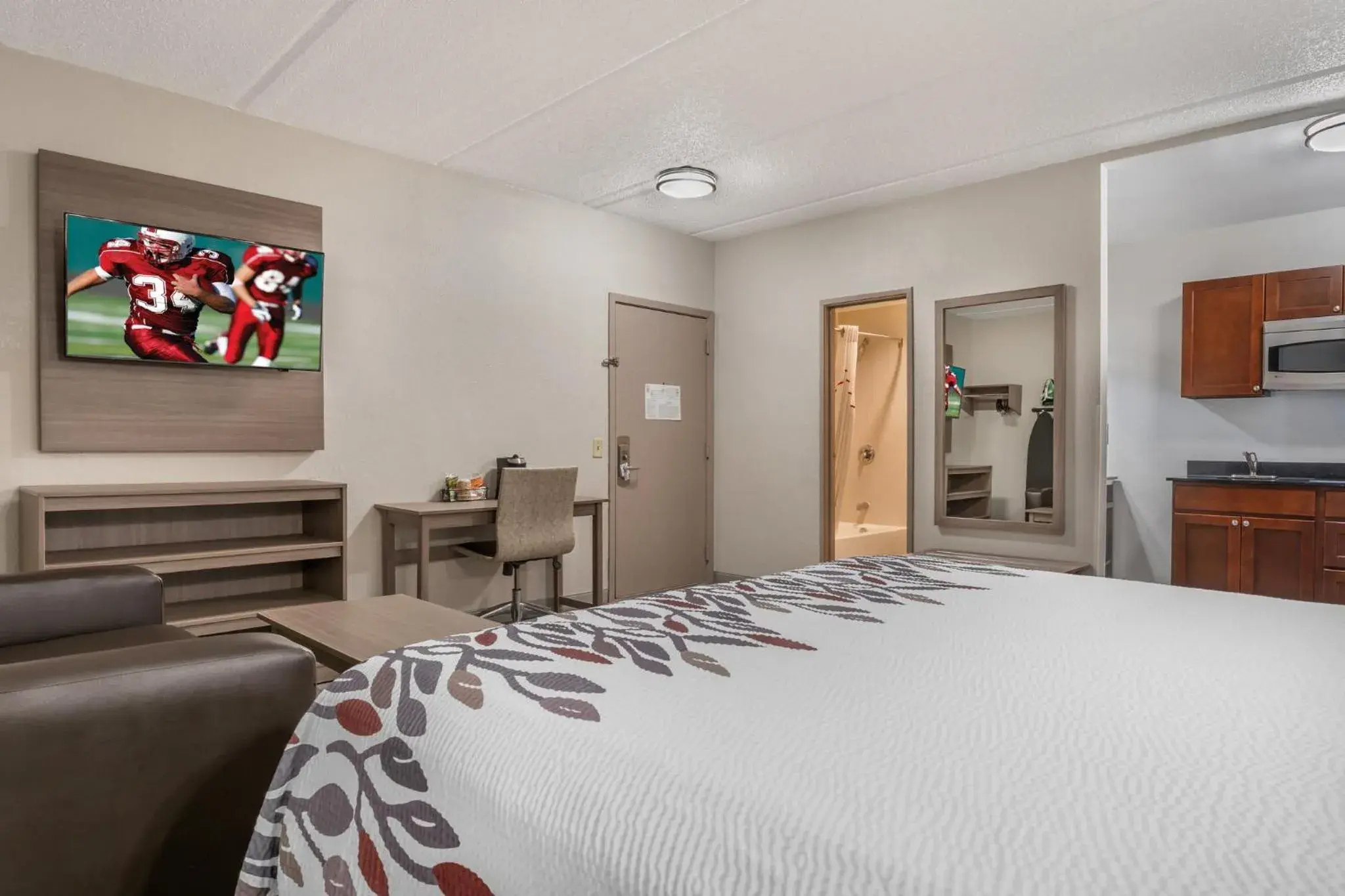 Photo of the whole room, Bed in Red Roof Inn Houston Brookhollow Photo of the whole room, Bed in Red Roof Inn Houston Brookhollow