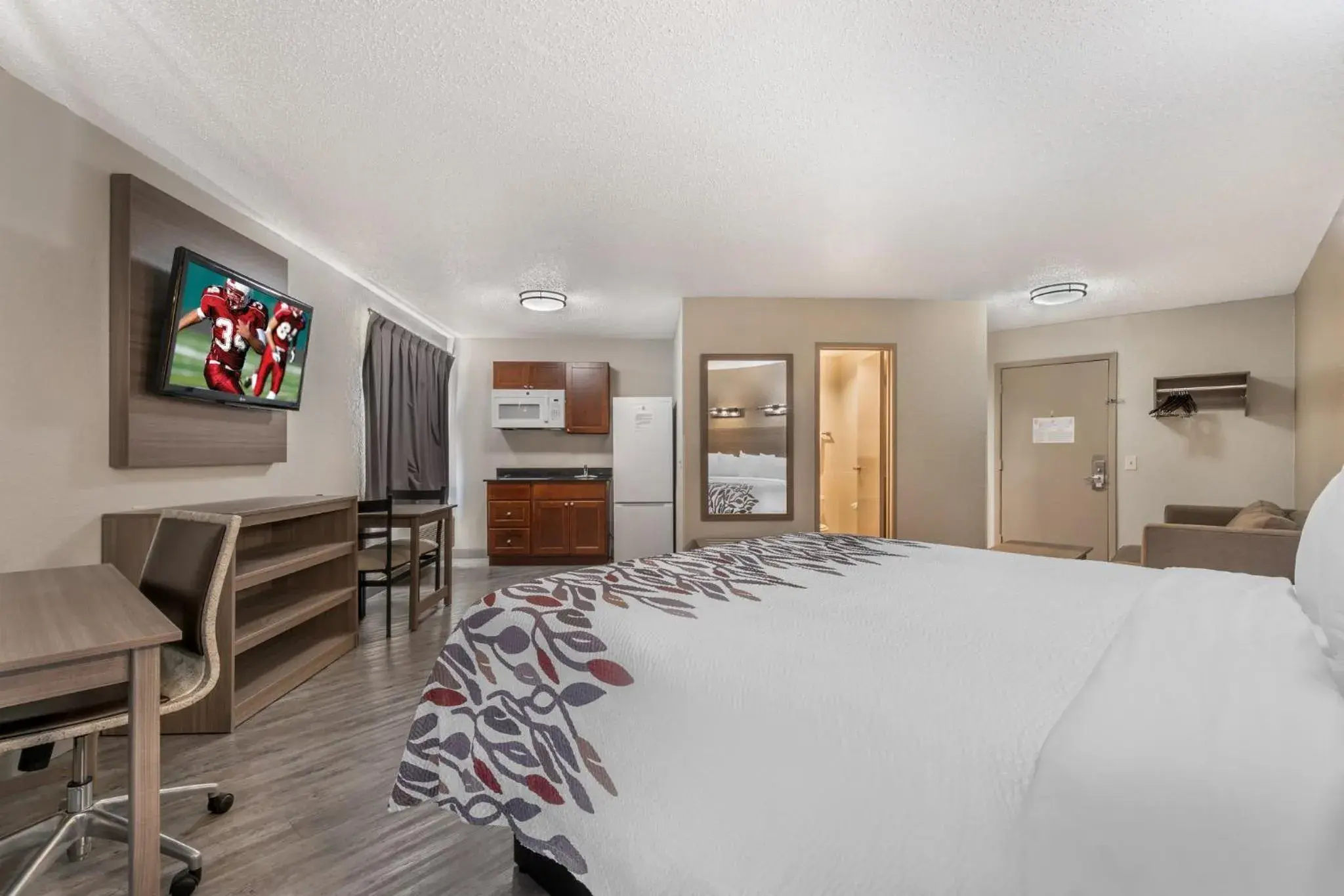 Photo of the whole room, Bed in Red Roof Inn Houston Brookhollow Photo of the whole room, Bed in Red Roof Inn Houston Brookhollow