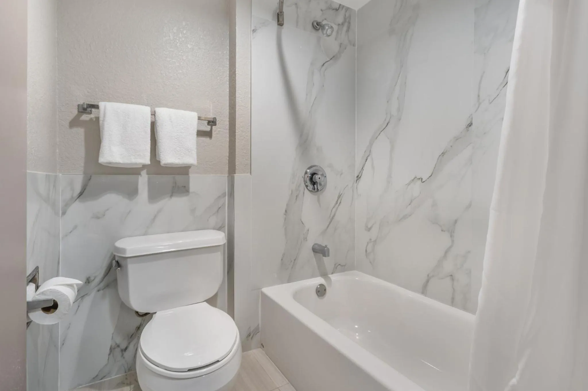 Bathroom in Red Roof Inn Houston Brookhollow