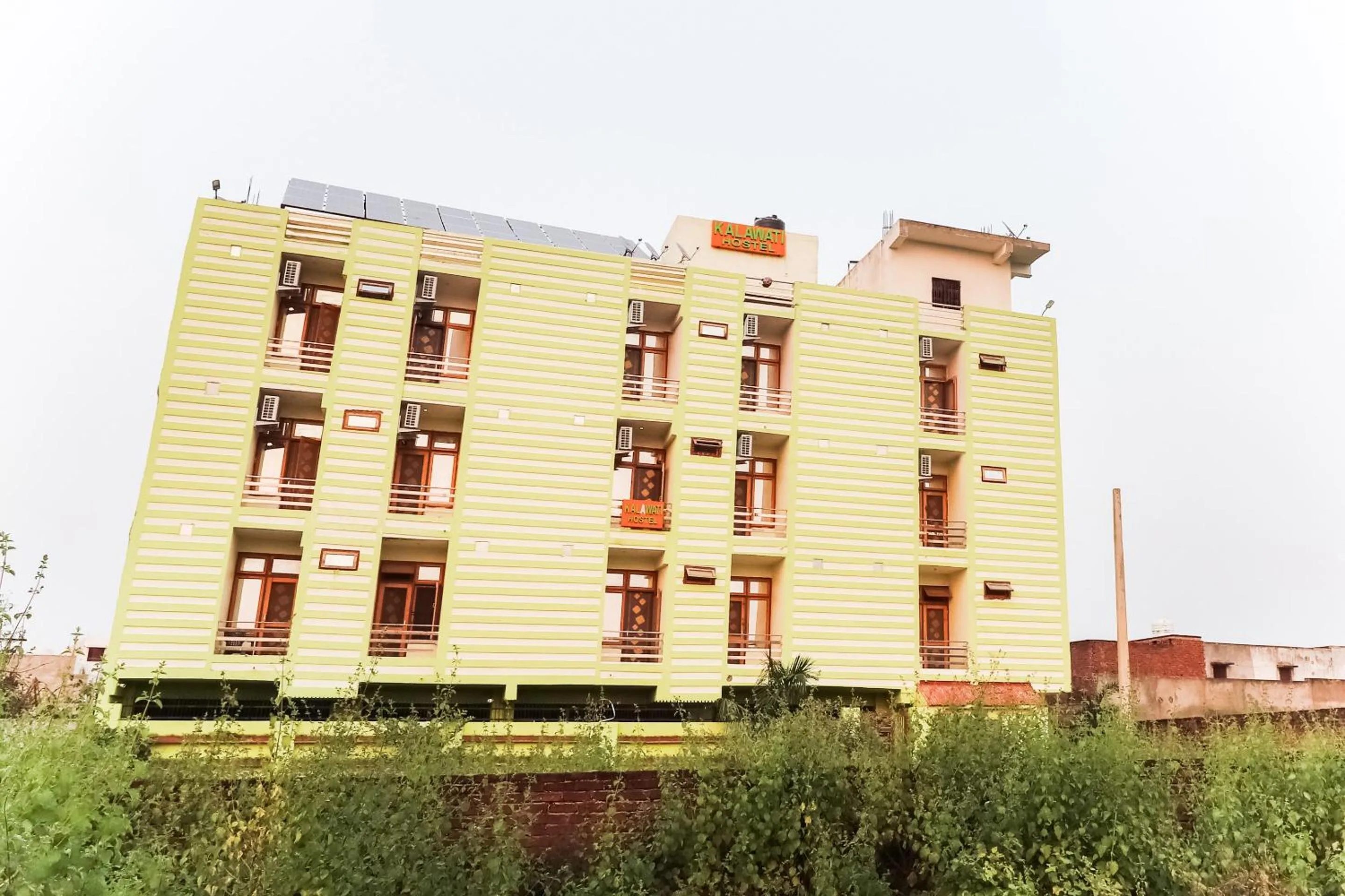 Facade/entrance in Hotel O by OYO Kalawati Palace