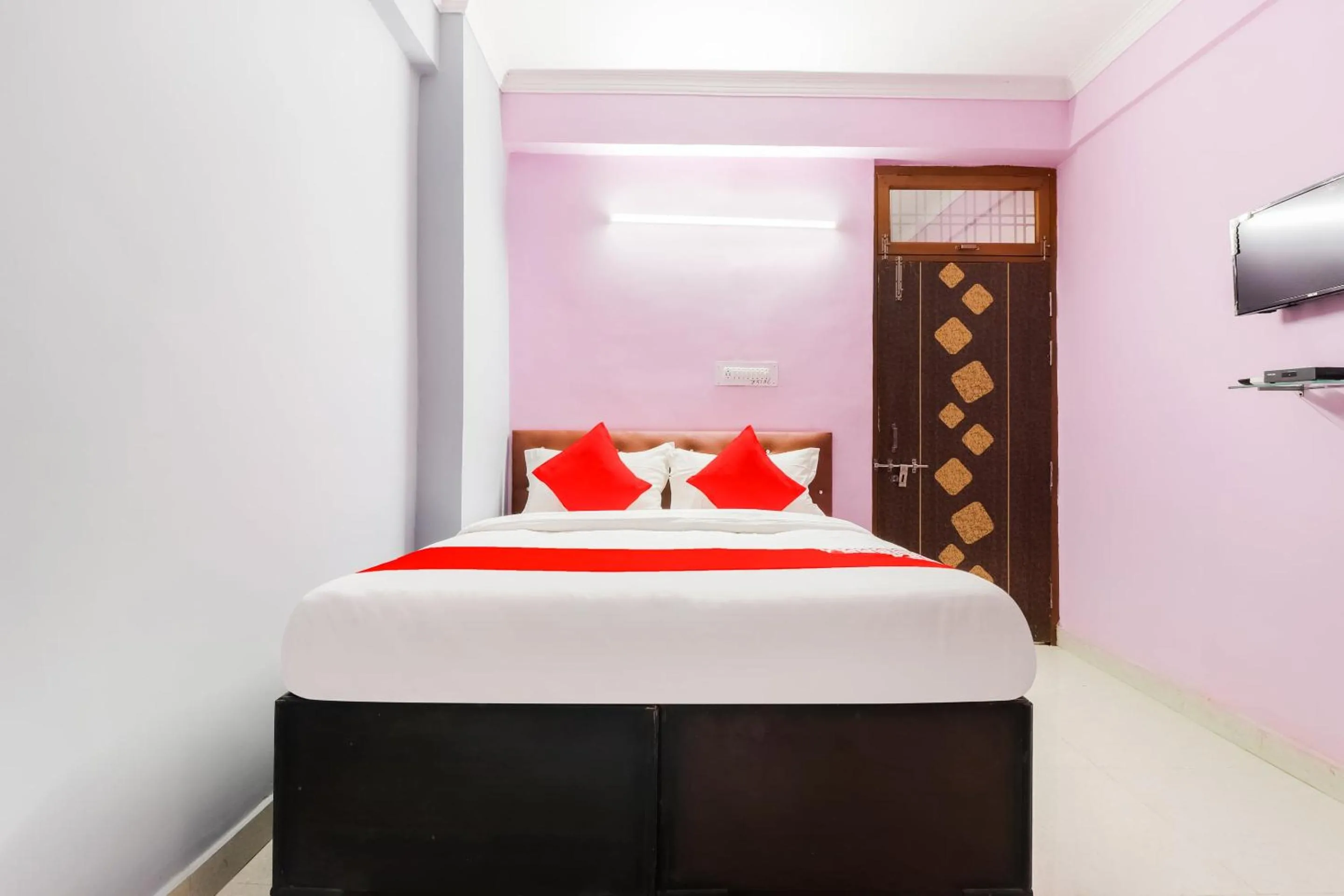 Bedroom, Bed in Hotel O by OYO Kalawati Palace