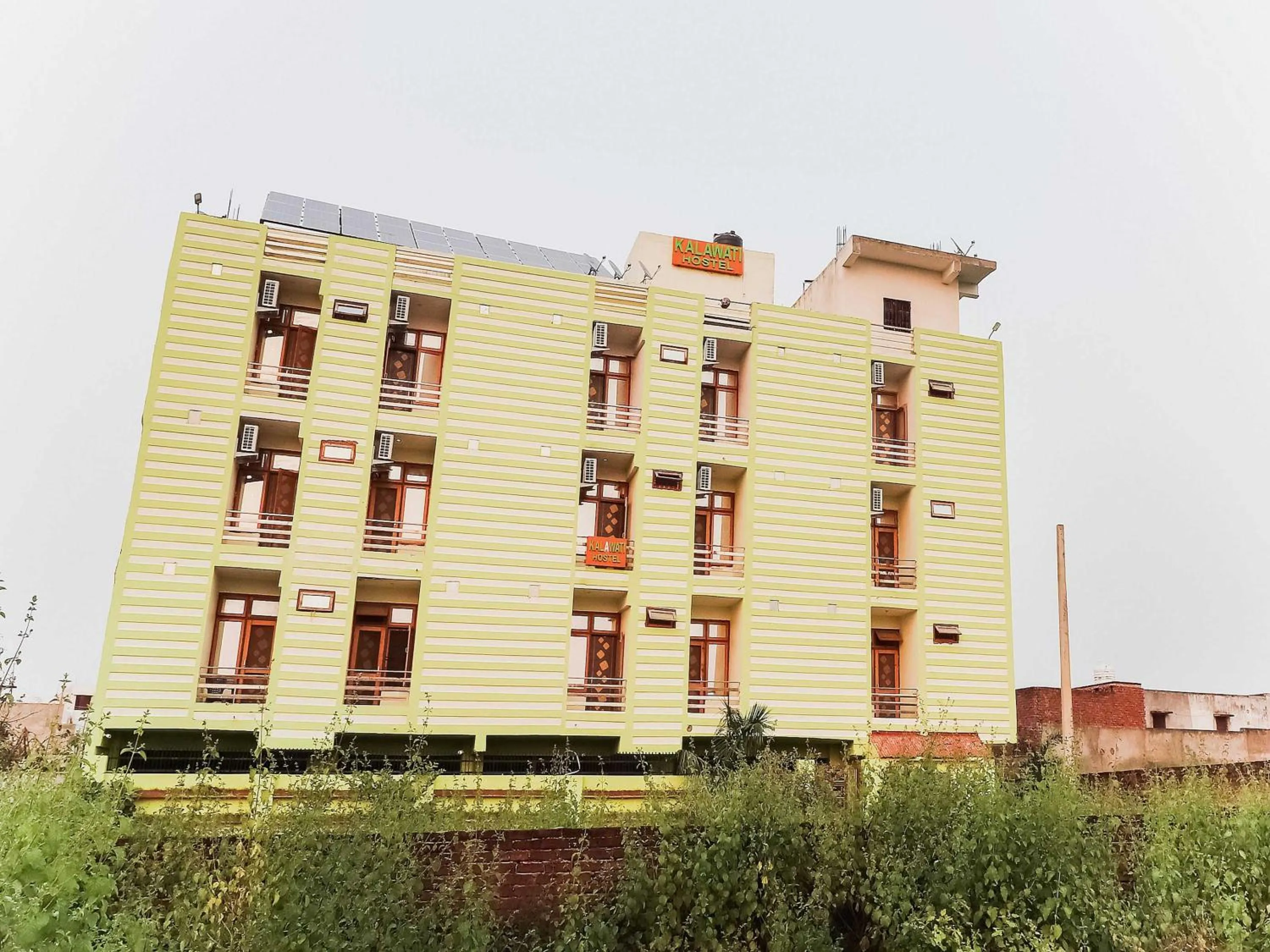 Facade/entrance in Hotel O by OYO Kalawati Palace
