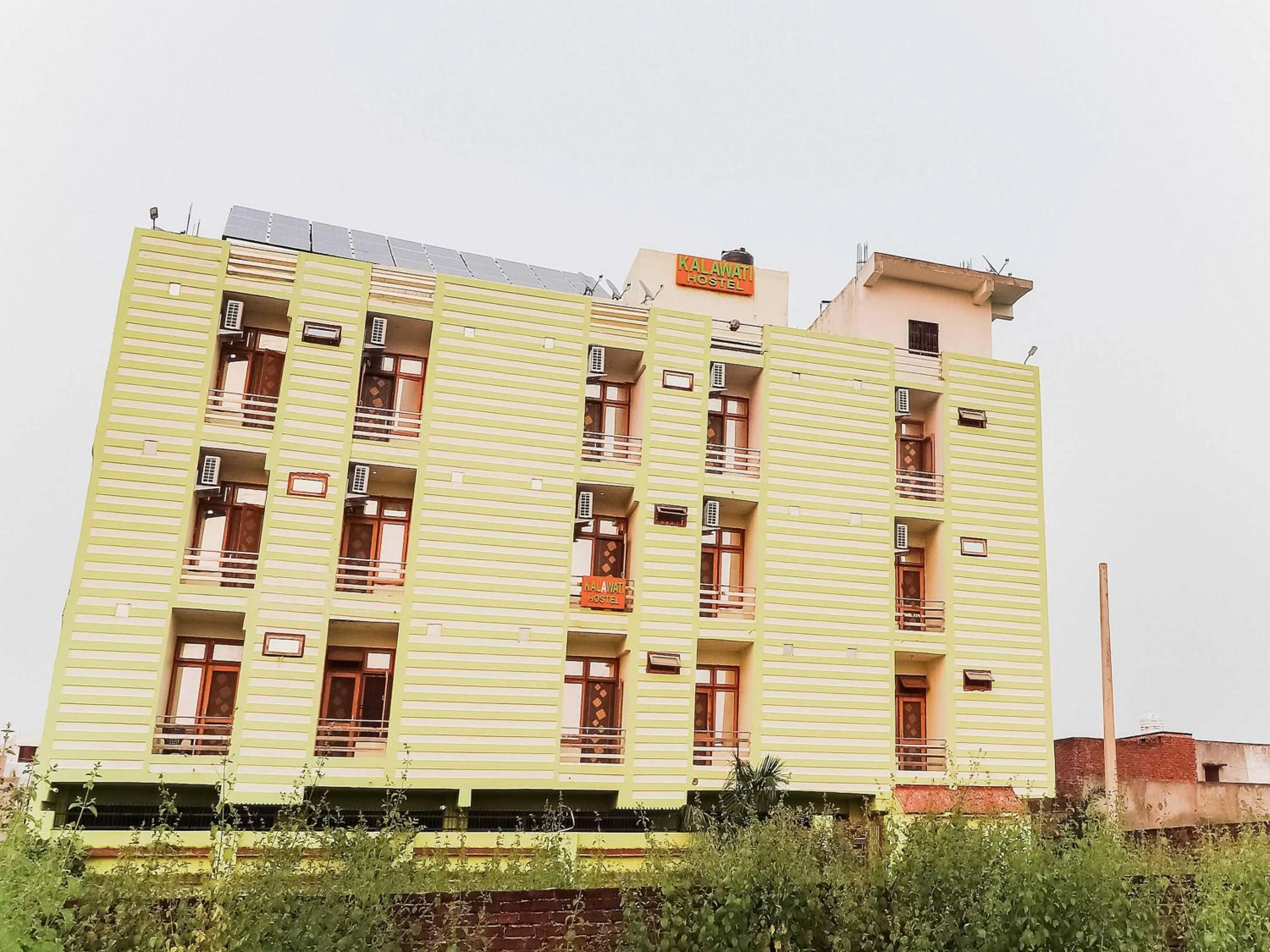 Facade/entrance in Hotel O by OYO Kalawati Palace