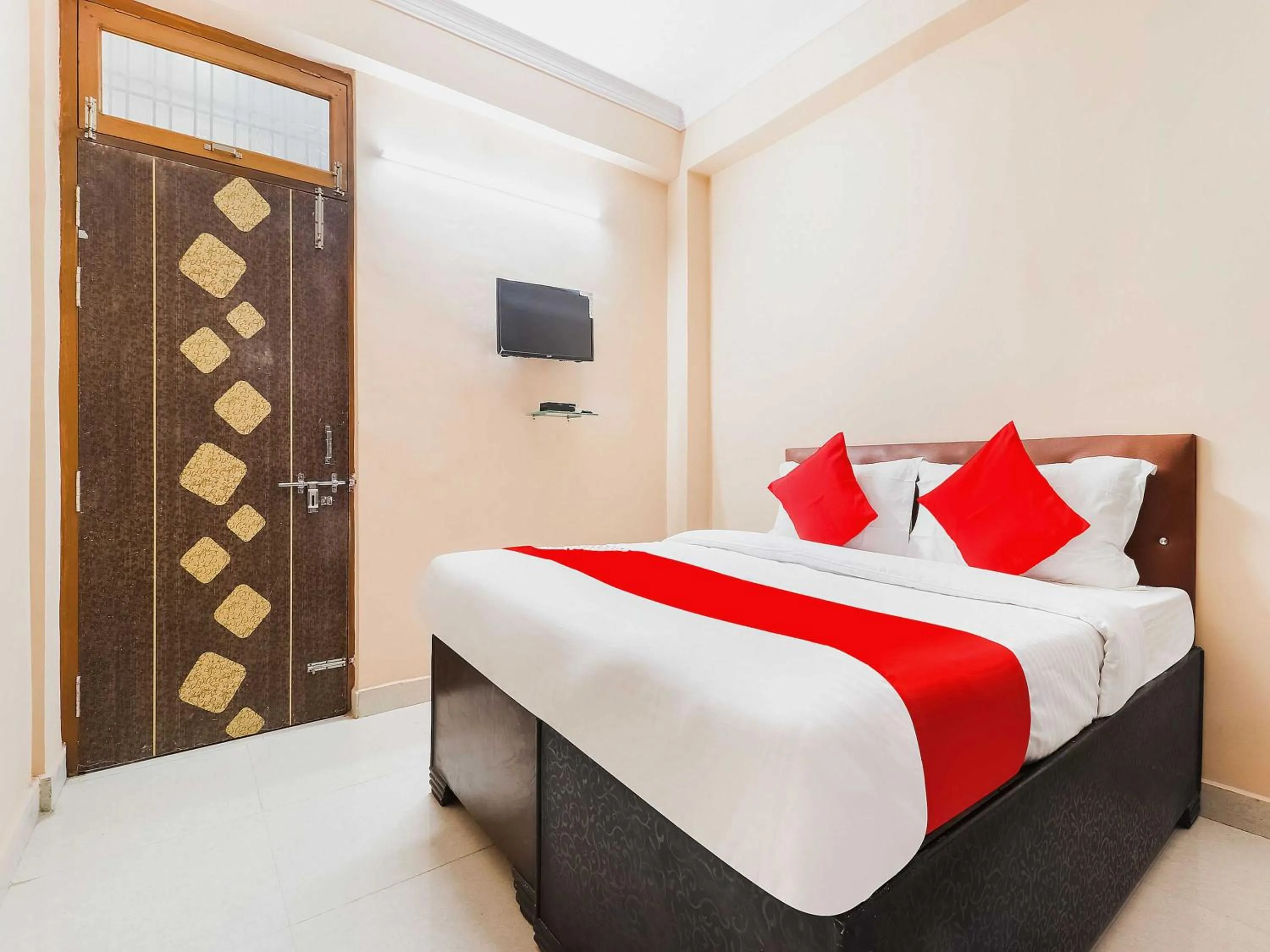 Bedroom, Bed in Hotel O by OYO Kalawati Palace