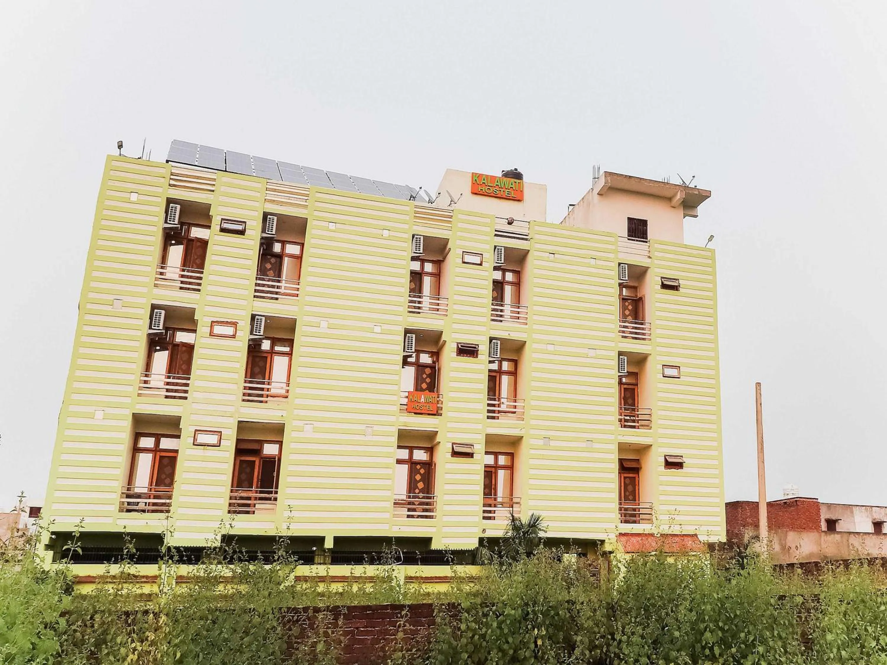 Facade/entrance in Hotel O by OYO Kalawati Palace