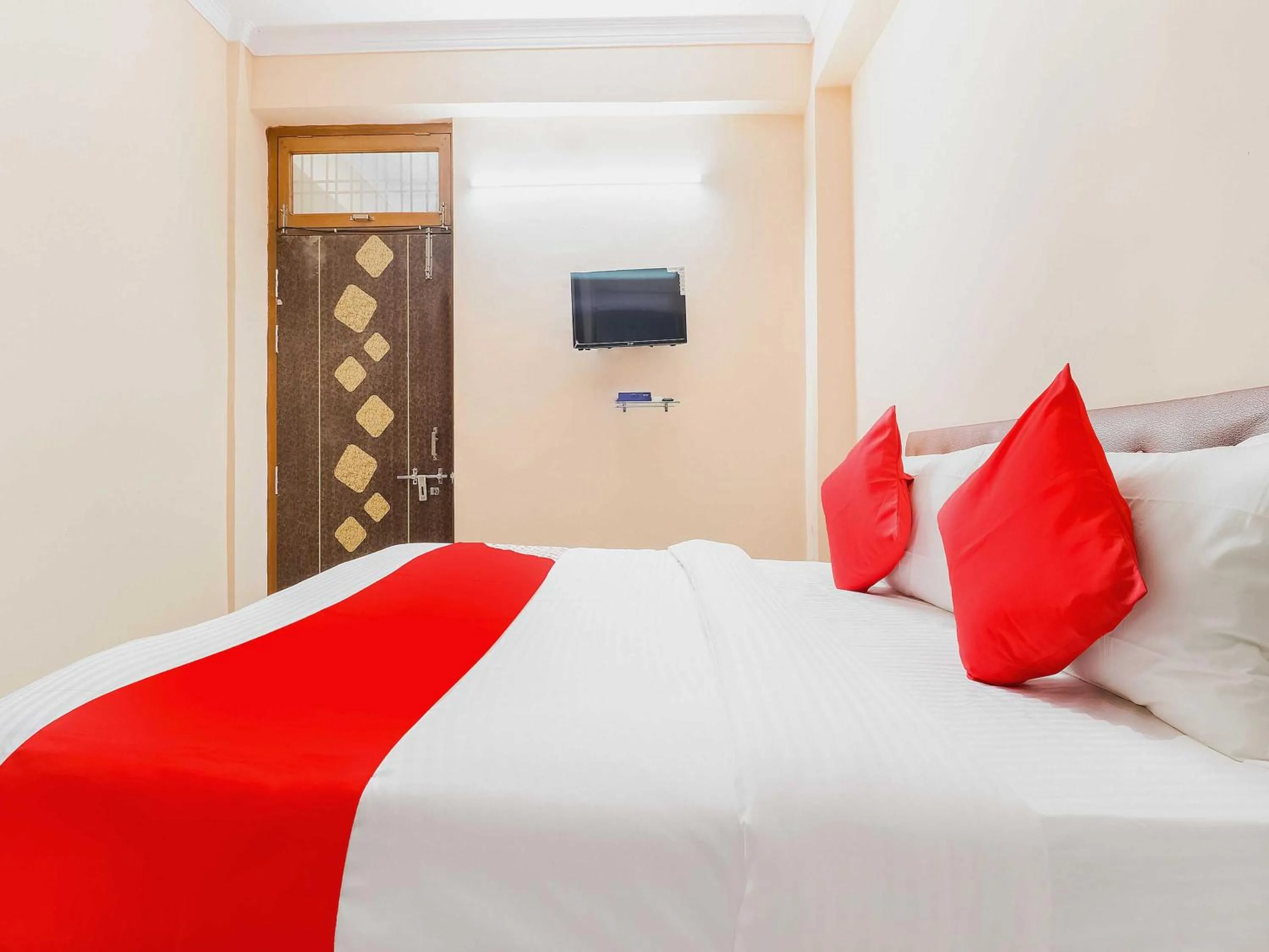 Bedroom, Bed in Hotel O by OYO Kalawati Palace