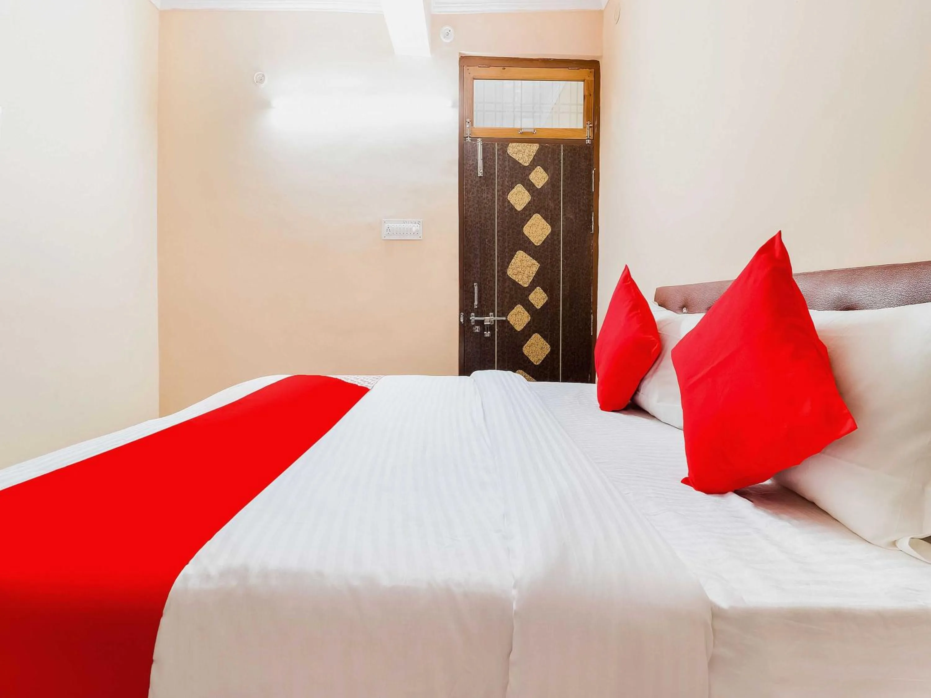 Bedroom, Bed in Hotel O by OYO Kalawati Palace