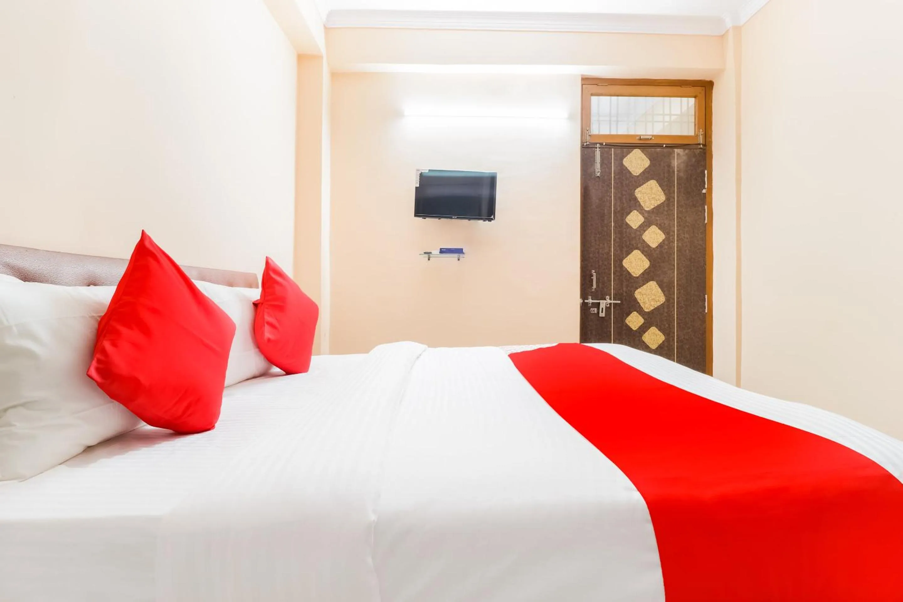 Bedroom, Bed in Hotel O by OYO Kalawati Palace