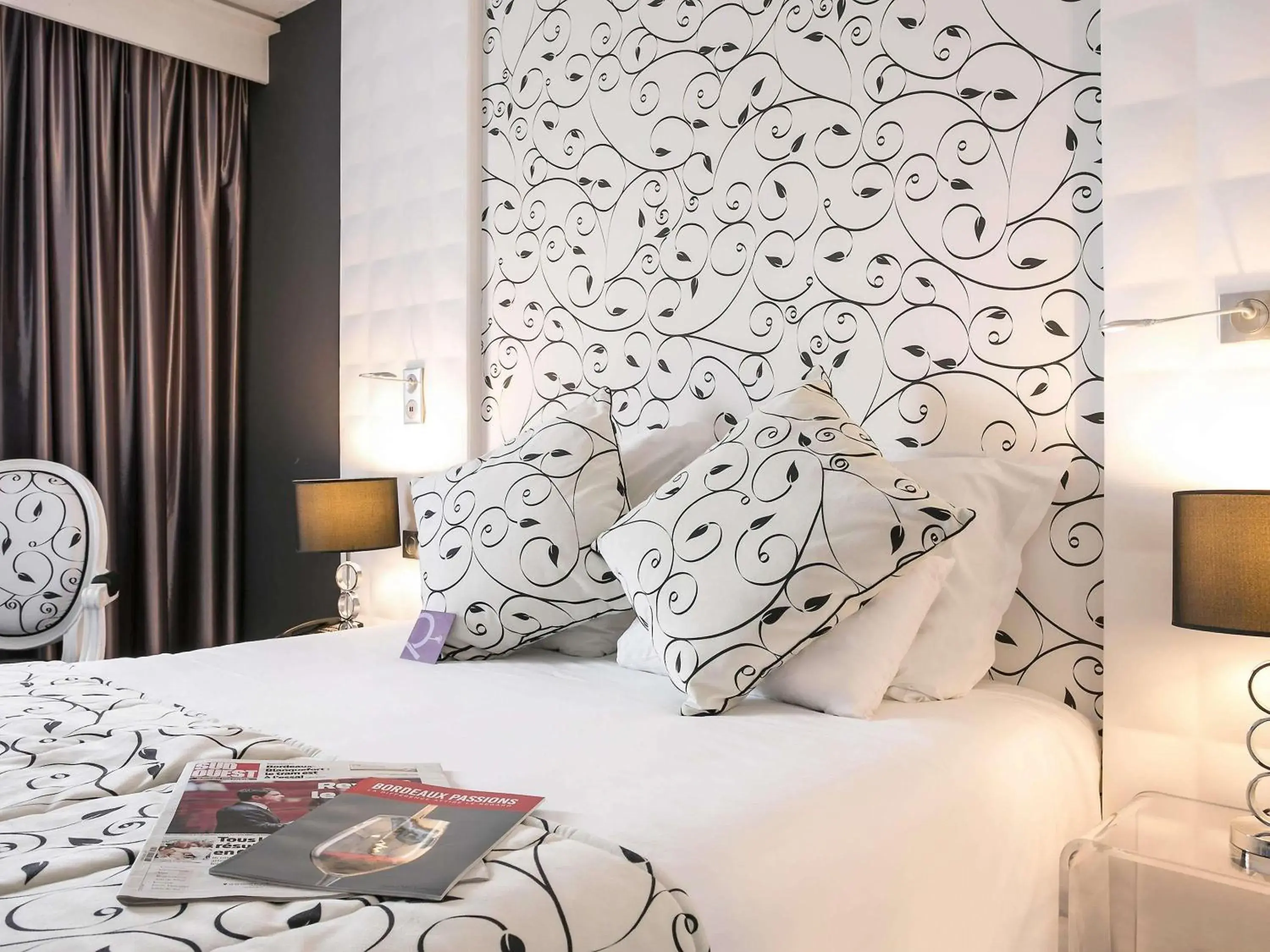 Bedroom, Bed in Mercure Bordeaux Aéroport Bedroom, Bed in Mercure Bordeaux Aéroport