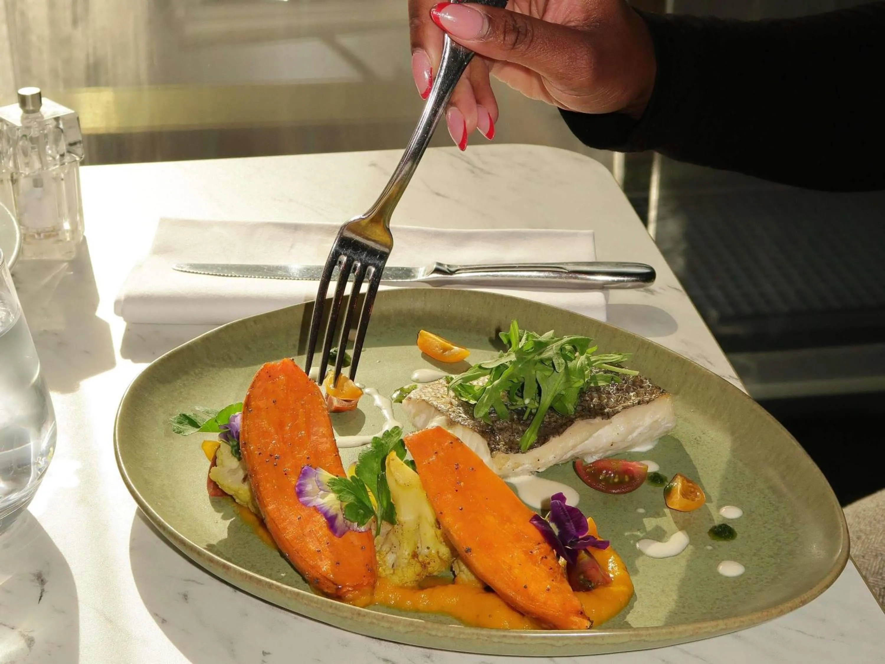 Restaurant/places to eat in Mercure Bordeaux Aéroport