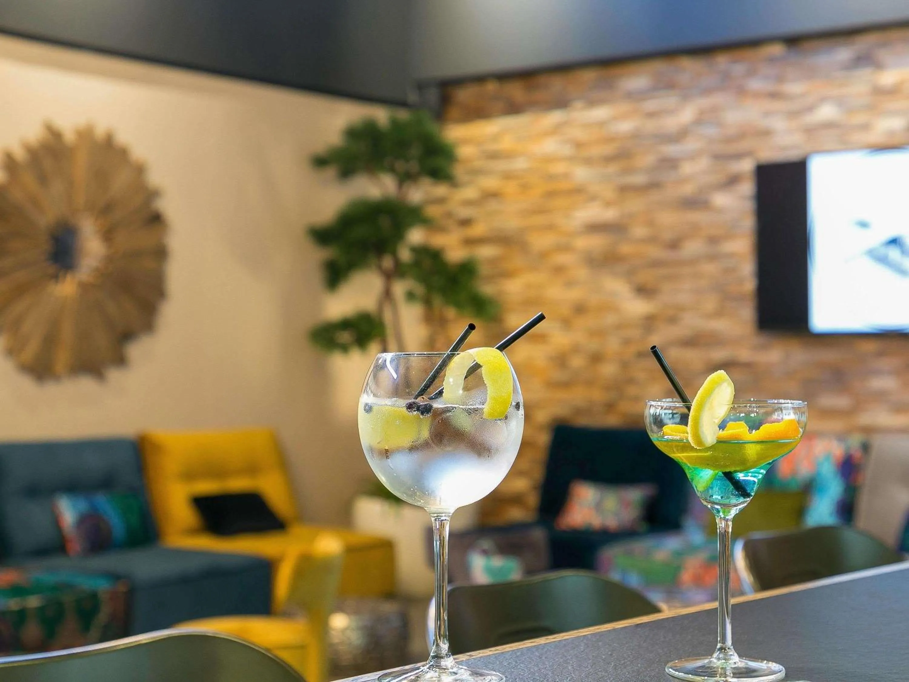 Lounge or bar in Mercure Bordeaux Aéroport