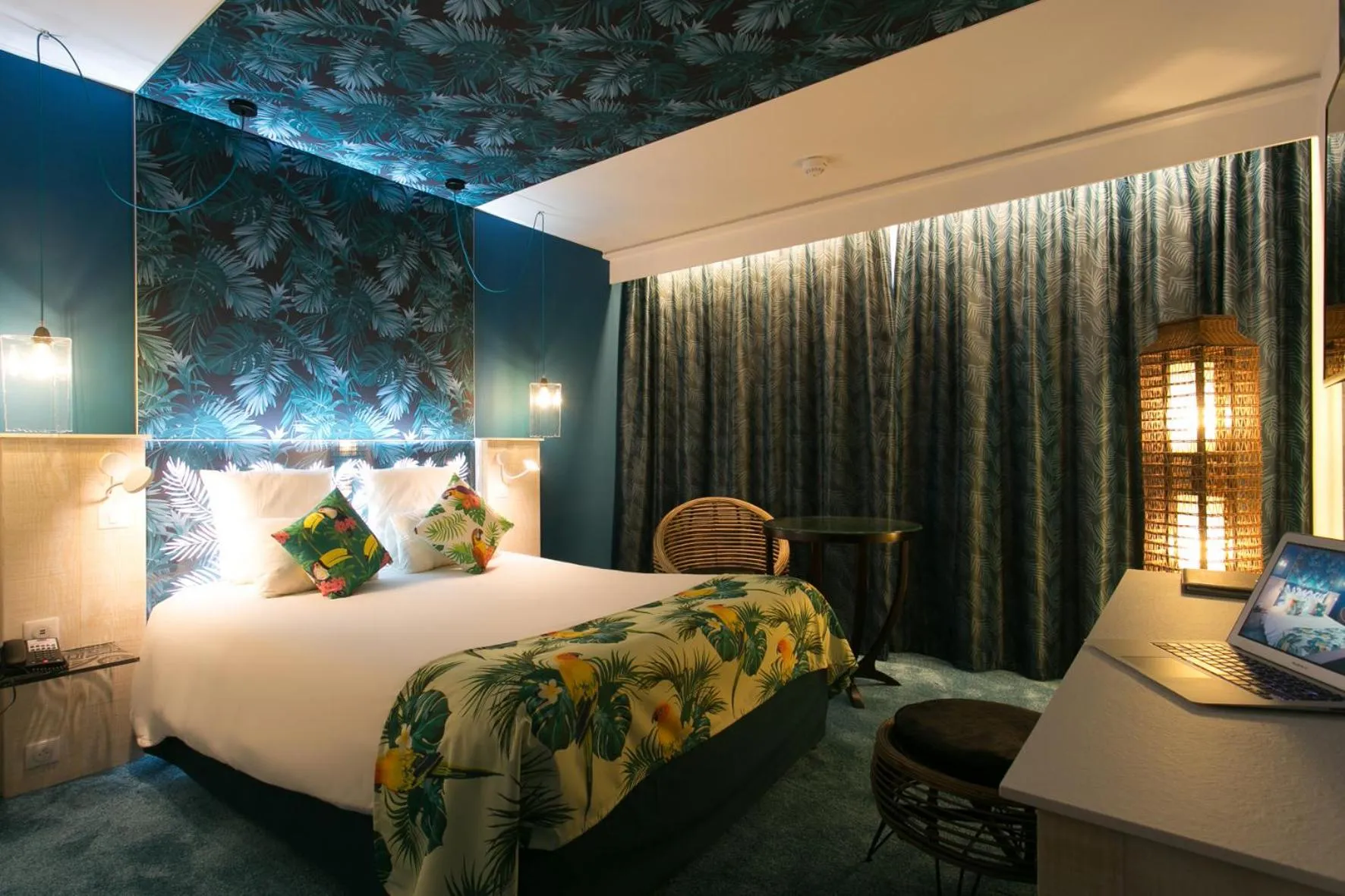 Photo of the whole room, Bed in Mercure Bordeaux Aéroport